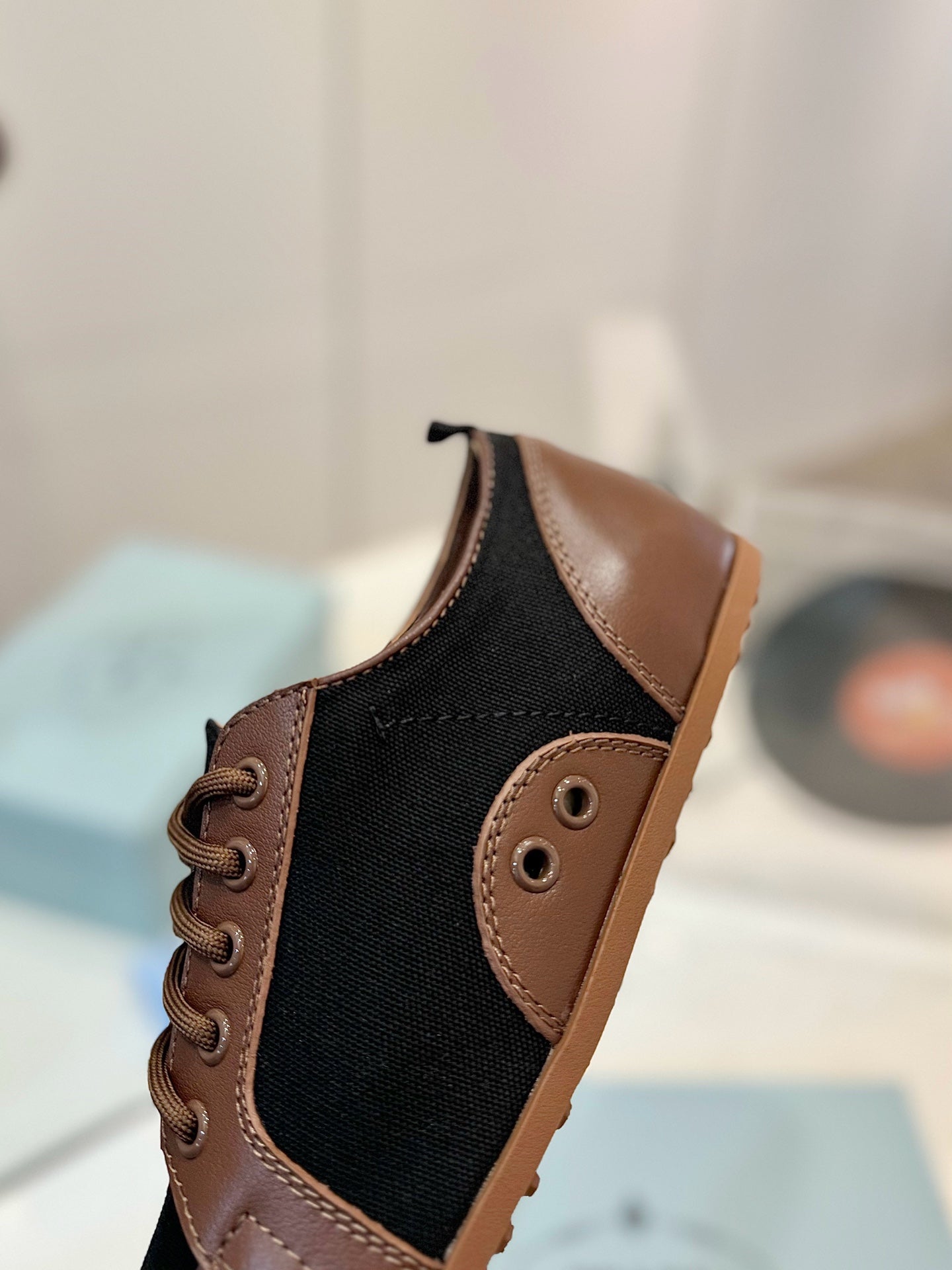 SNEAKERS IN BROWN LAMBSKIN AND BLACK CANVAS、mysite、Cacoeks