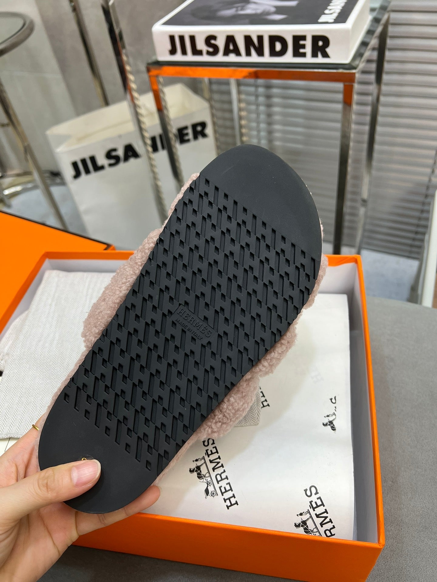 CHYPRE SLIPPERS IN ROSY BROWN LAMB WOOL、mysite、Cacoeks