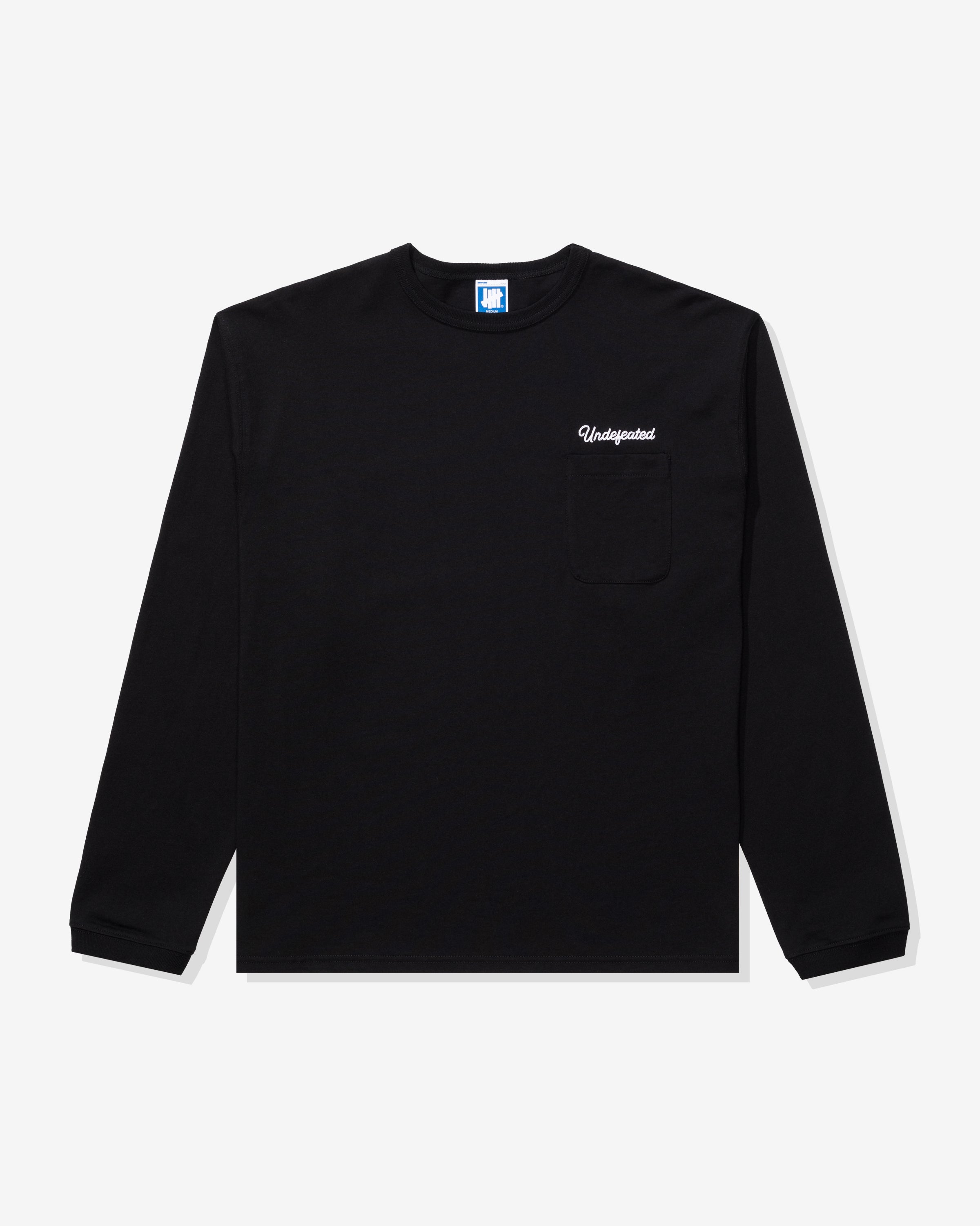 UNDEFEATED SCRIPT L/S POCKET TEE