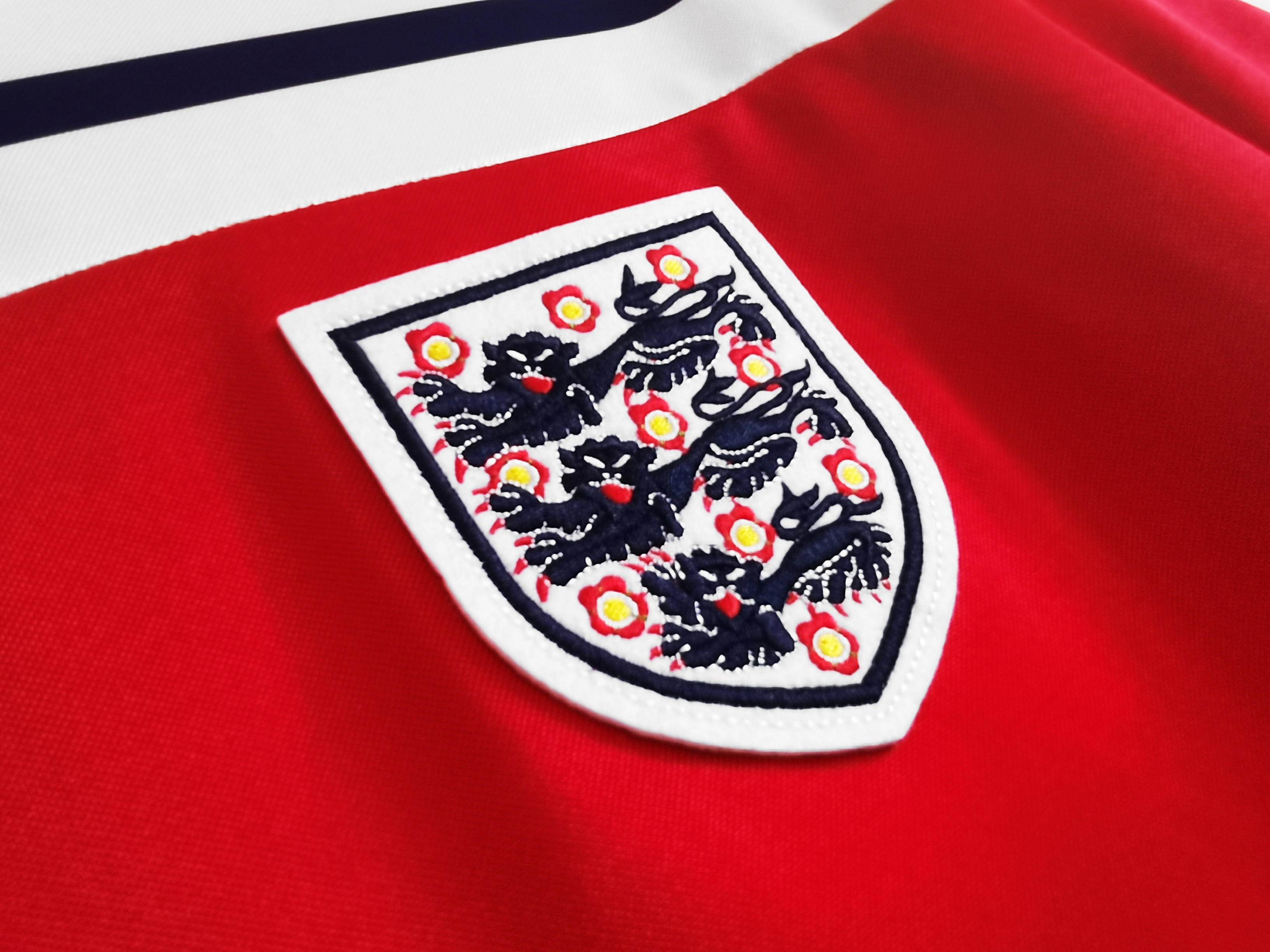 GlobeJersey-Retro England 1982 Away Stadium Jersey