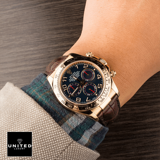Rolex Daytona Cosmograph 116518 Blur Dial Replica 3 Rolex Daytona Yellow Gold Case 116518 Replica on his arm
