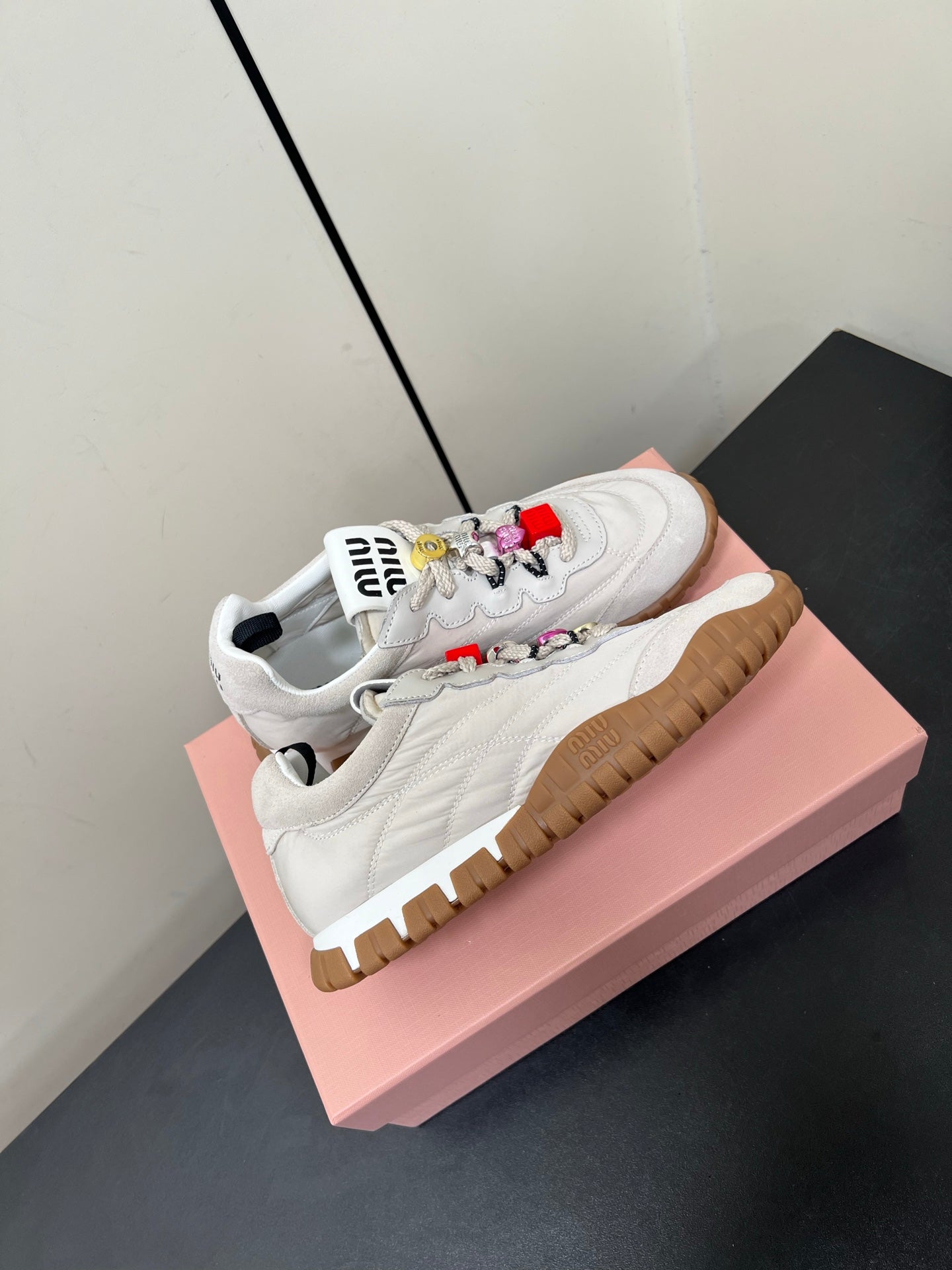 TYRE SNEAKERS IN OFF WHITE TECHNICAL FABRIC AND SUEDE WITH STICKER、mysite、Cacoeks