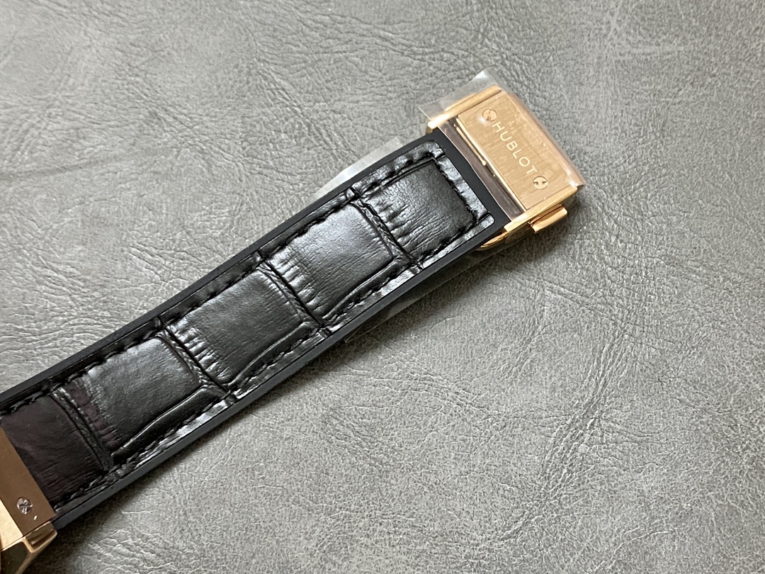 565.OX.1480.LR.1204 Hublot Classic Fusion Automatic 38mm-fasswatch