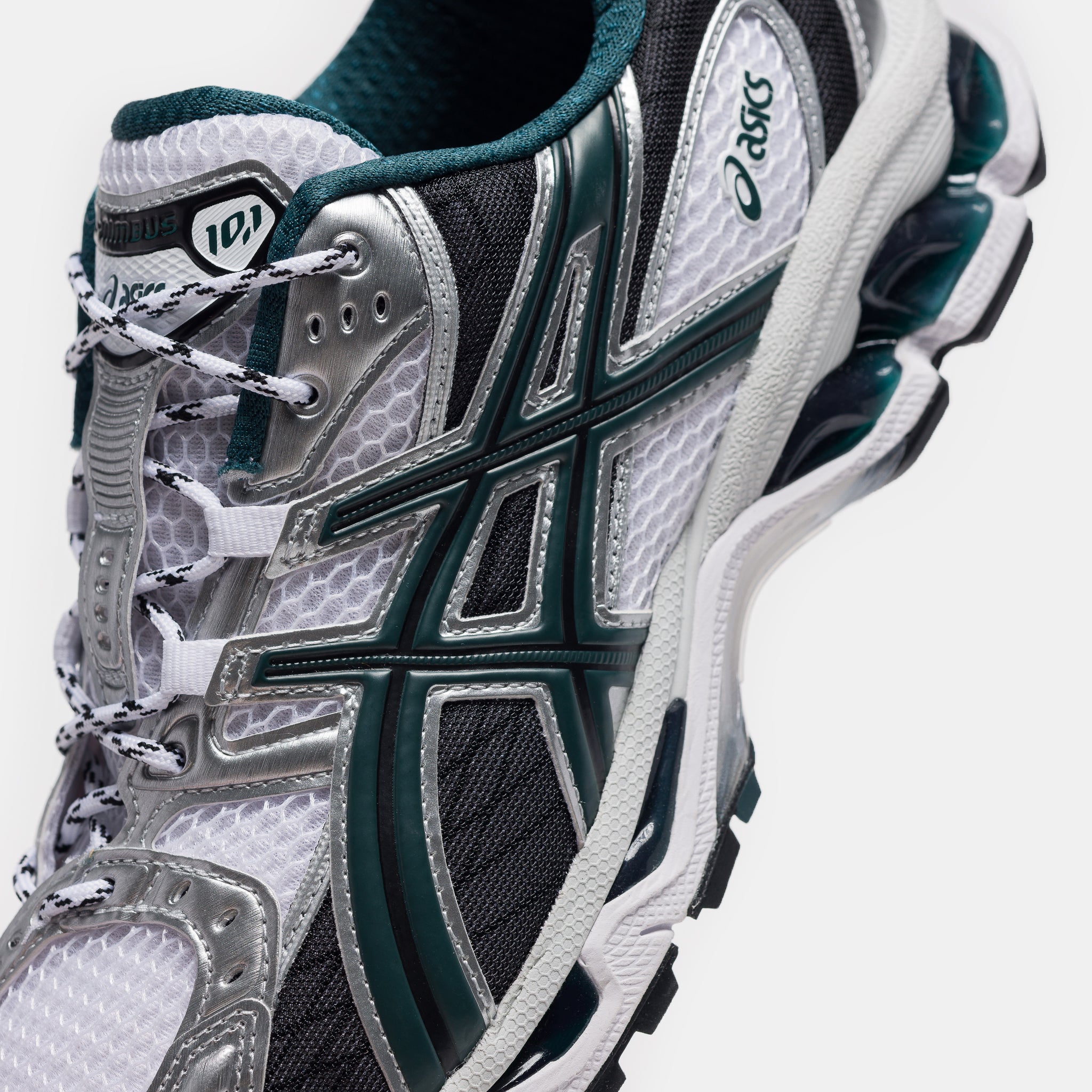 Gel-Nimbus 10.1 Sneaker in White/Saxon Green