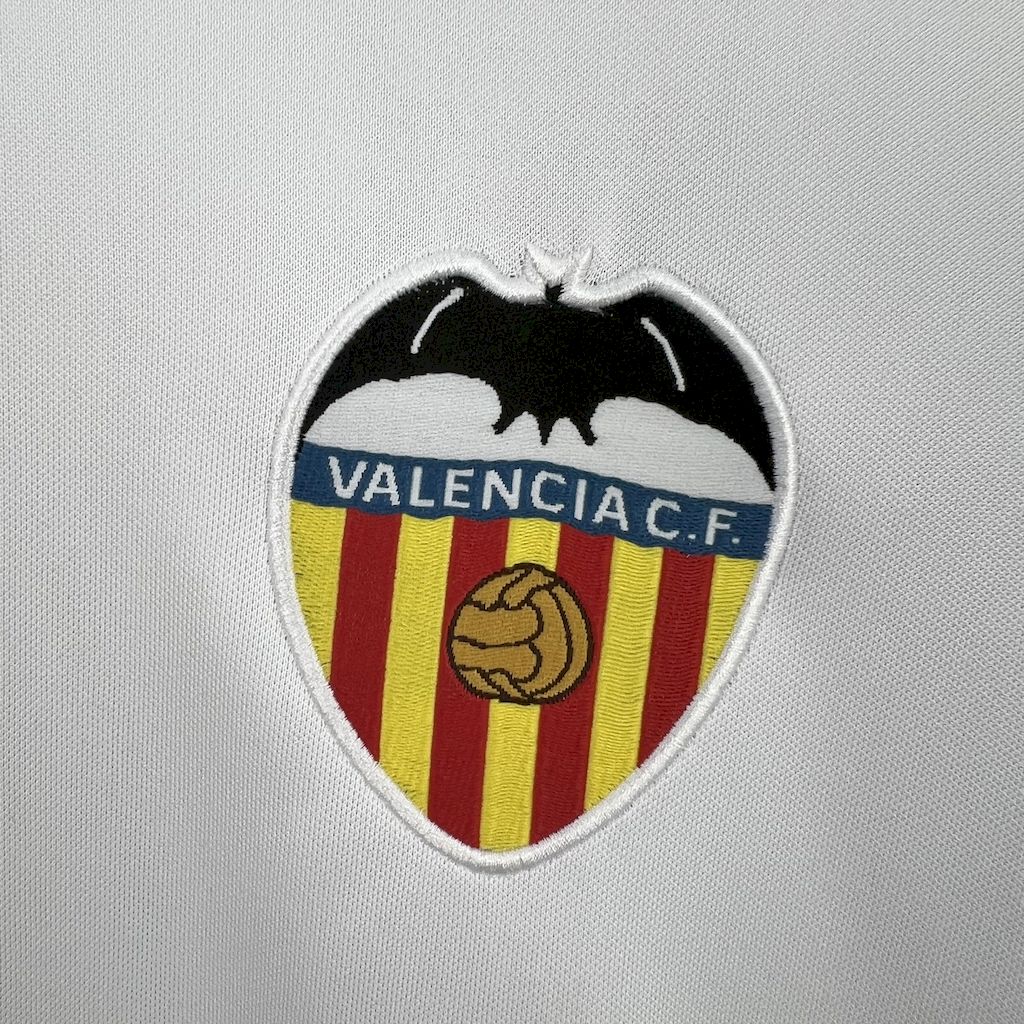 Higojerseys-Retro Valencia 2003-04 UEFA Cup Final Home Jersey