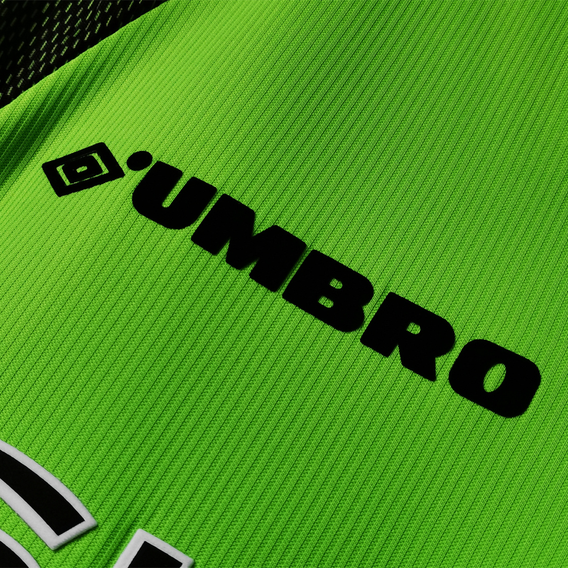 ManixJersey.com | Retro Manchester United 98-99 Green Goalkeeper Long Sleeve Jersey -Customize Name, Number and Patch | Worldwide Shipping