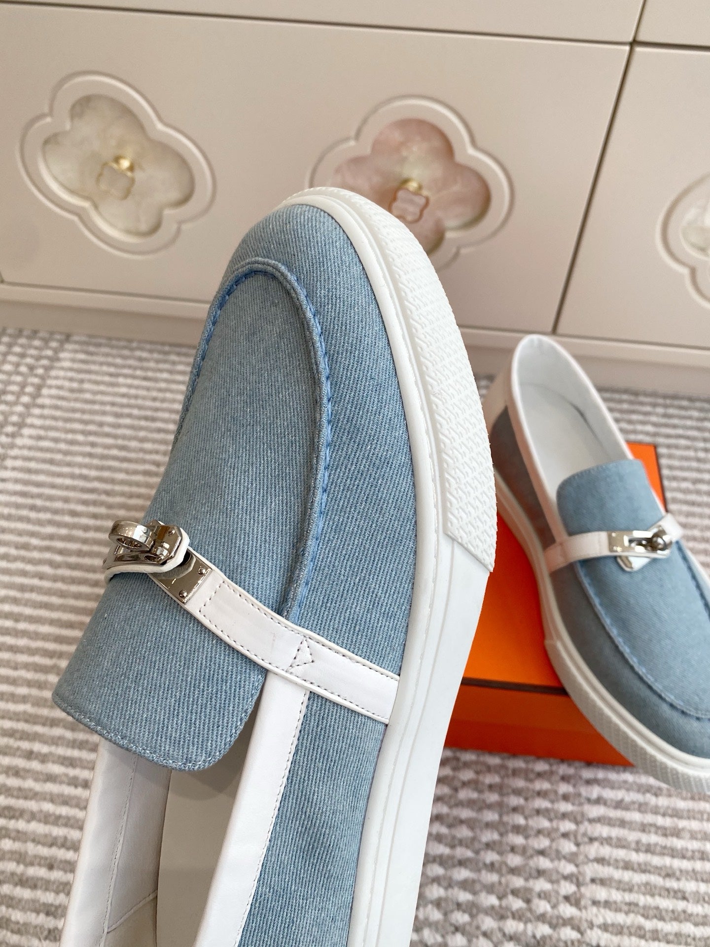 HM 25S SLIP-ON IN SKY BLUE CANVAS WITH SILVER HARDWARE、mysite、Cacoeks