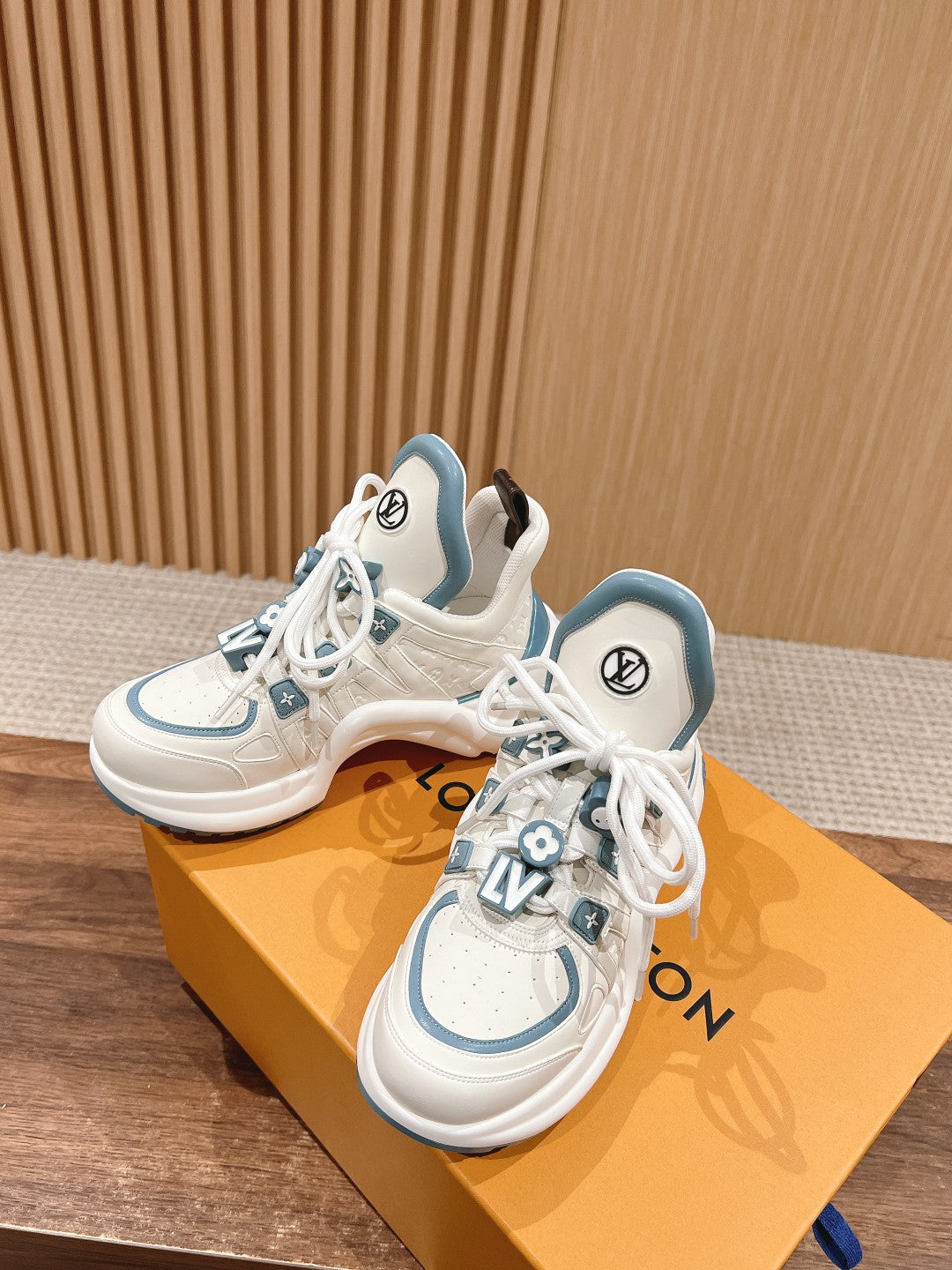 LV ARCHLIGHT SNEAKER IN WHITE MIX SKY BLUE EMBOSSED CALFSKIN、mysite、Cacoeks