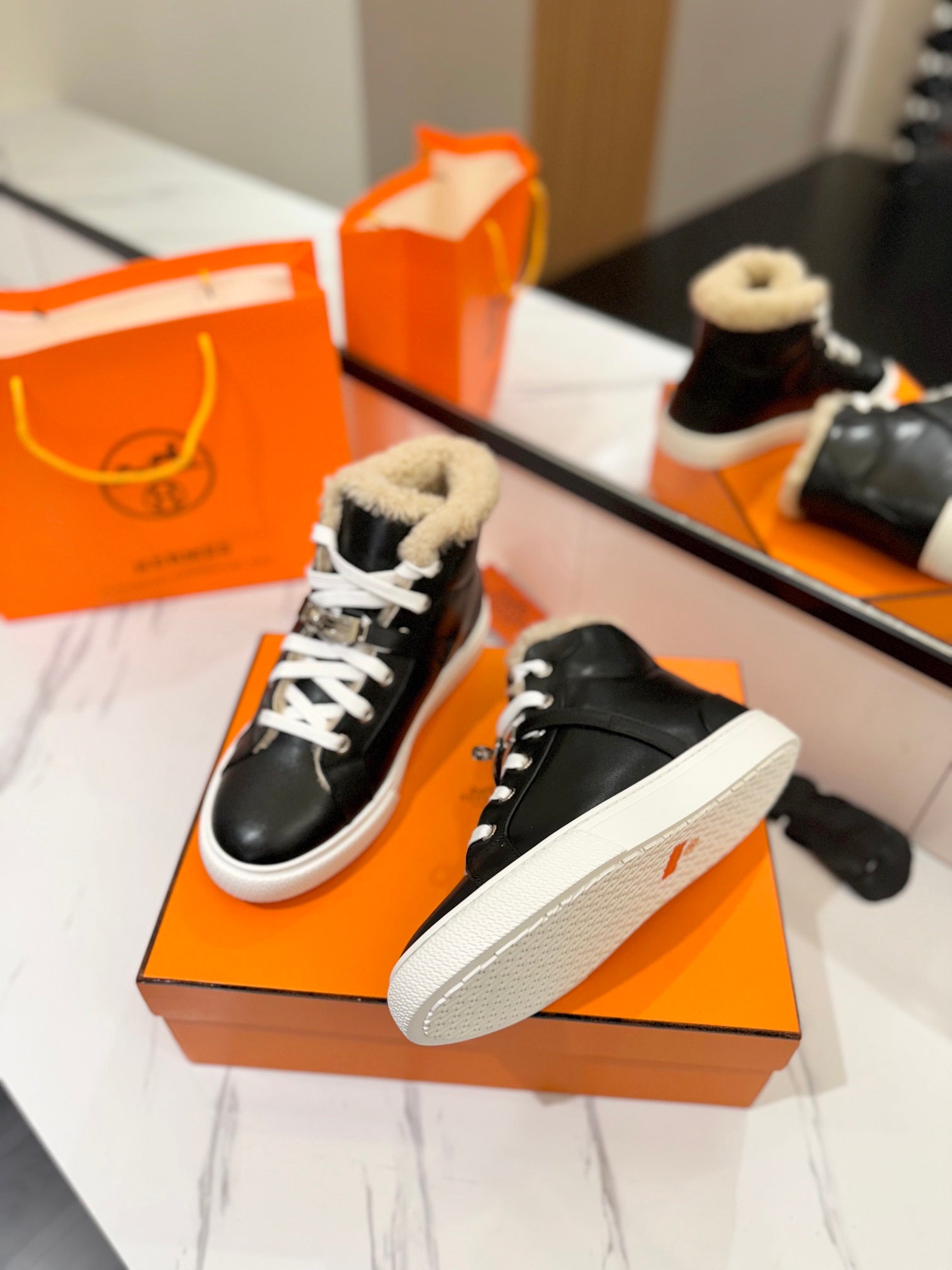 CHEALSEA BOOTS IN BLACK LAMBSKIN AND FLEECE LINING、mysite、Cacoeks