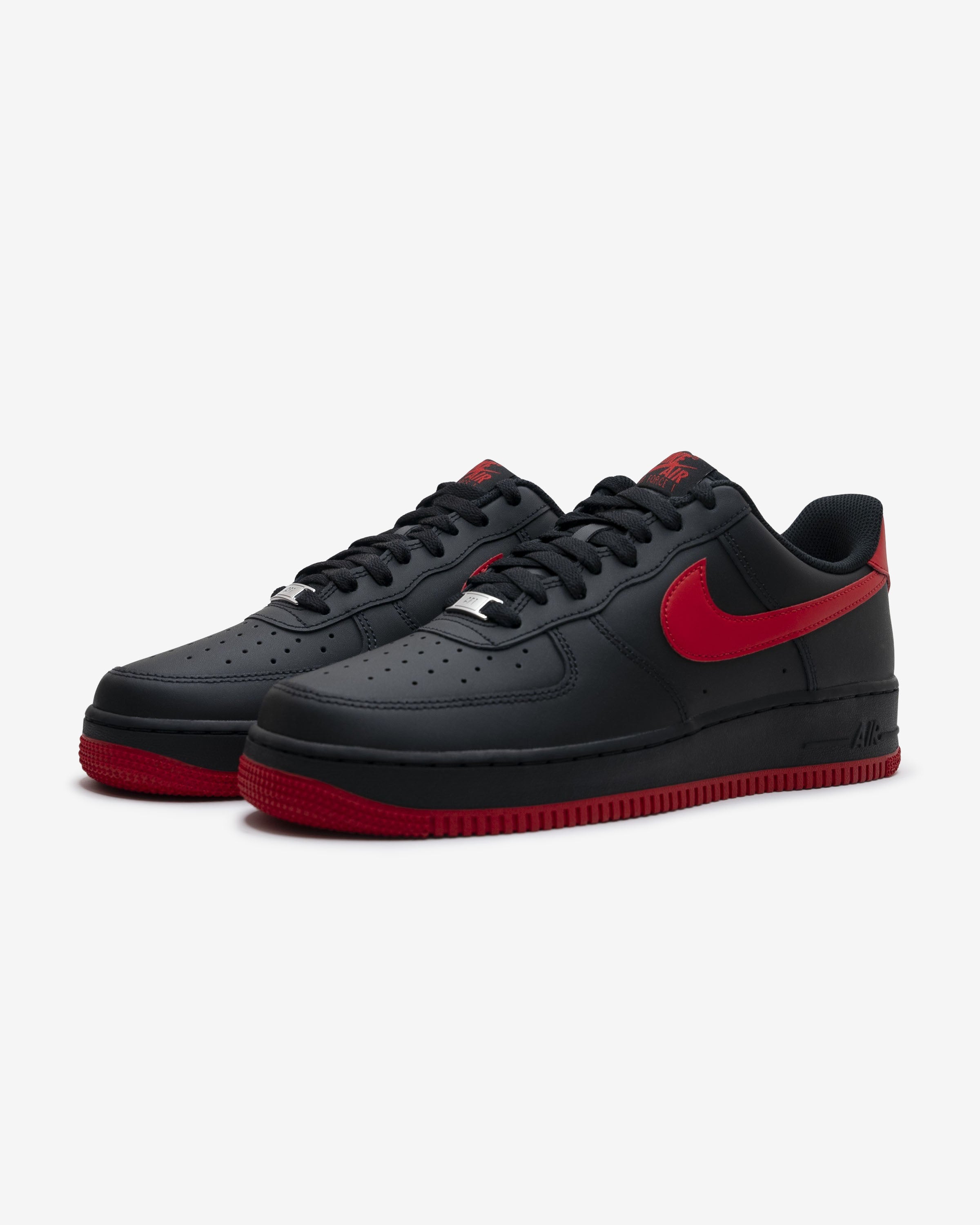 NIKE AIR FORCE 1 '07 - BLACK/ UNIVERSITYRED