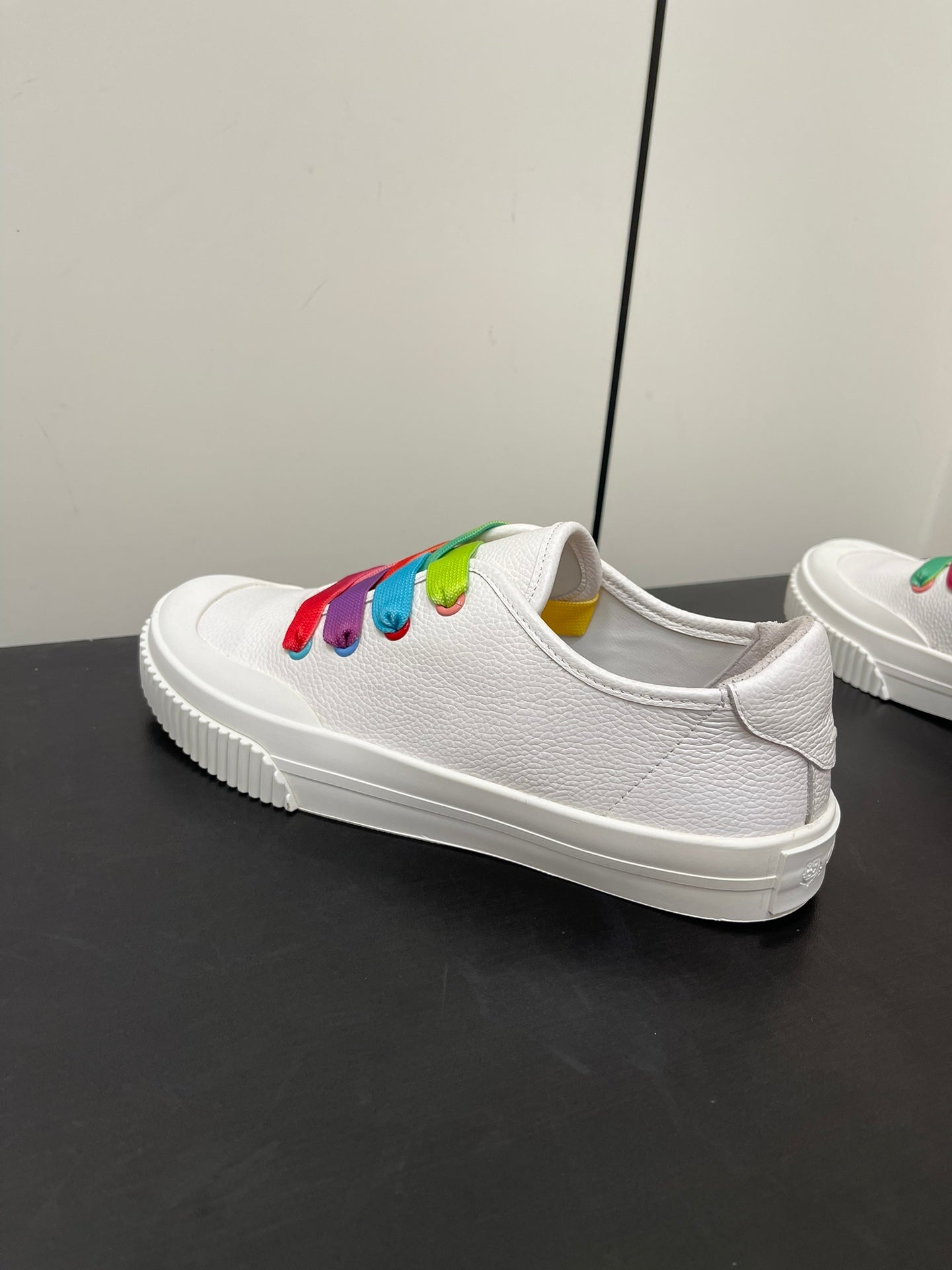 LP CLASSIC BISCUIT SNEAKERS WHITE WITH MULTI-COLOR LACES CALFSKIN、mysite、Cacoeks