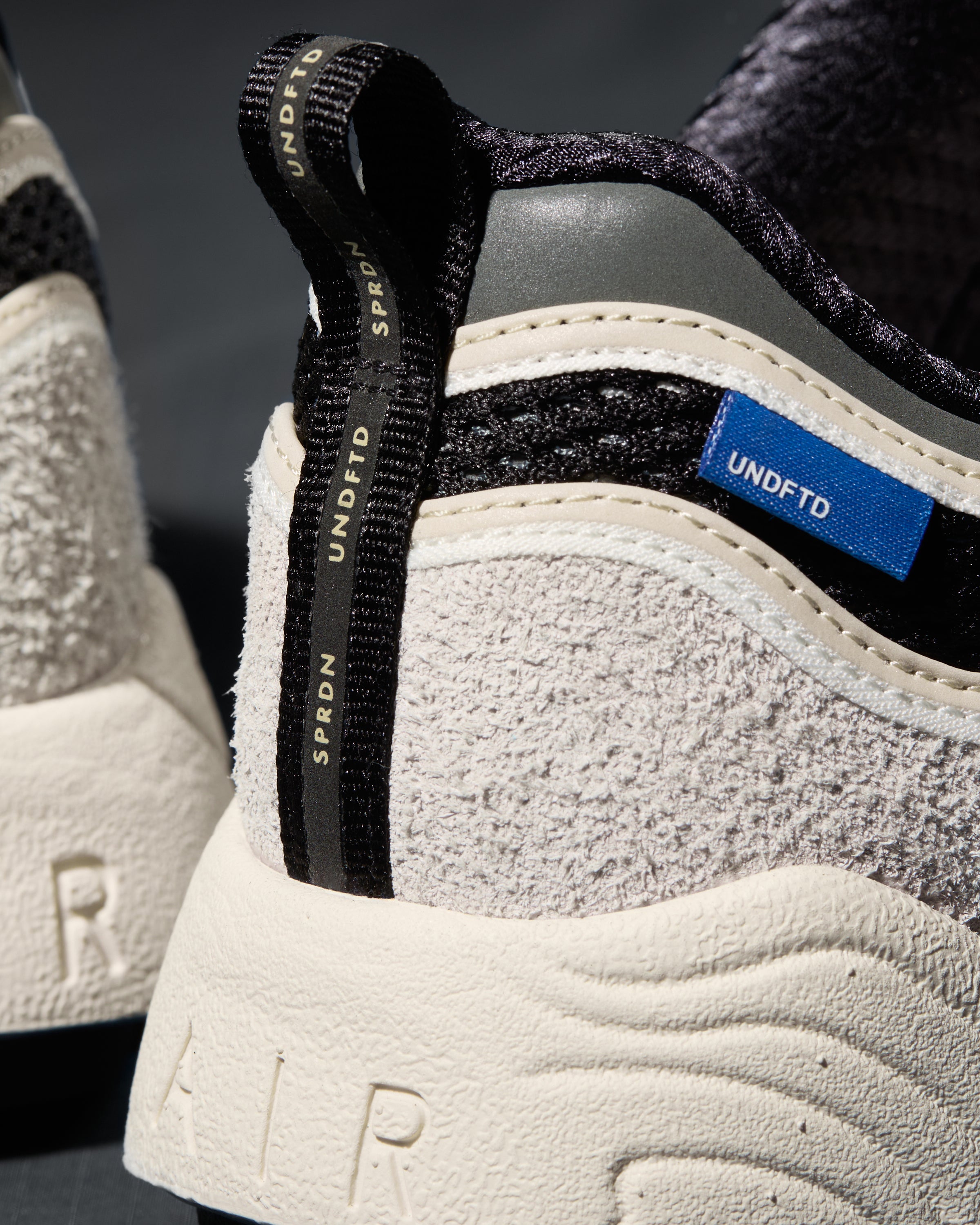 UNDEFEATED X NIKE AIR ZOOM SPIRIDON - PHANTOM/ BLACK