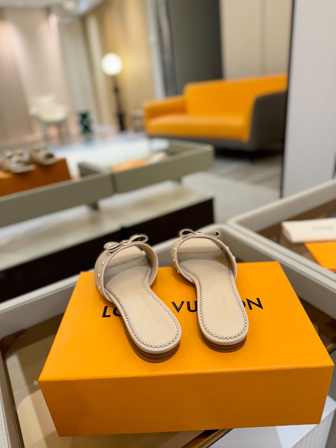 LV X TM 6AM FLAT MULE IN LINEN TAN CALFSKIN、mysite、Cacoeks