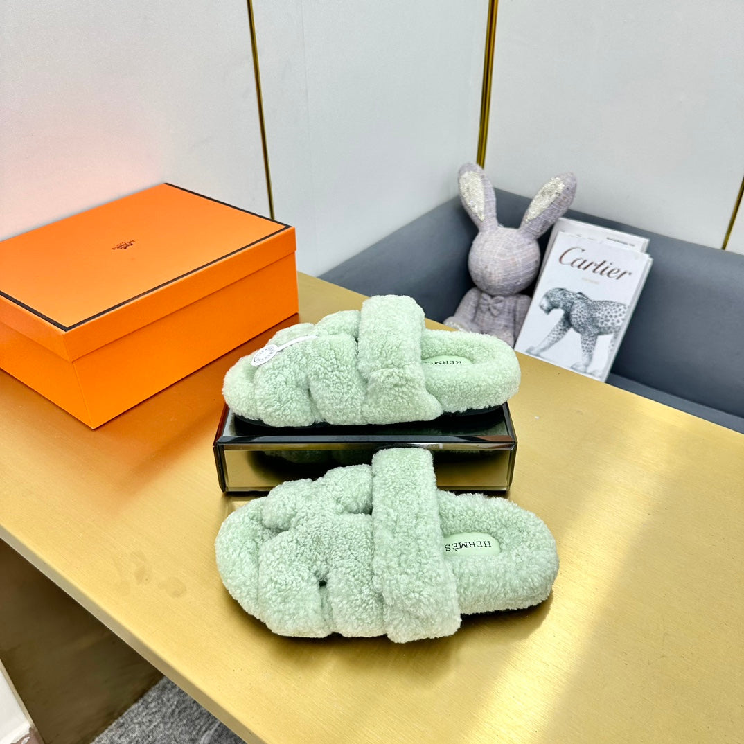 CHYPRE SANDAL IN PASTEL GREEN SHEARLING、mysite、Cacoeks