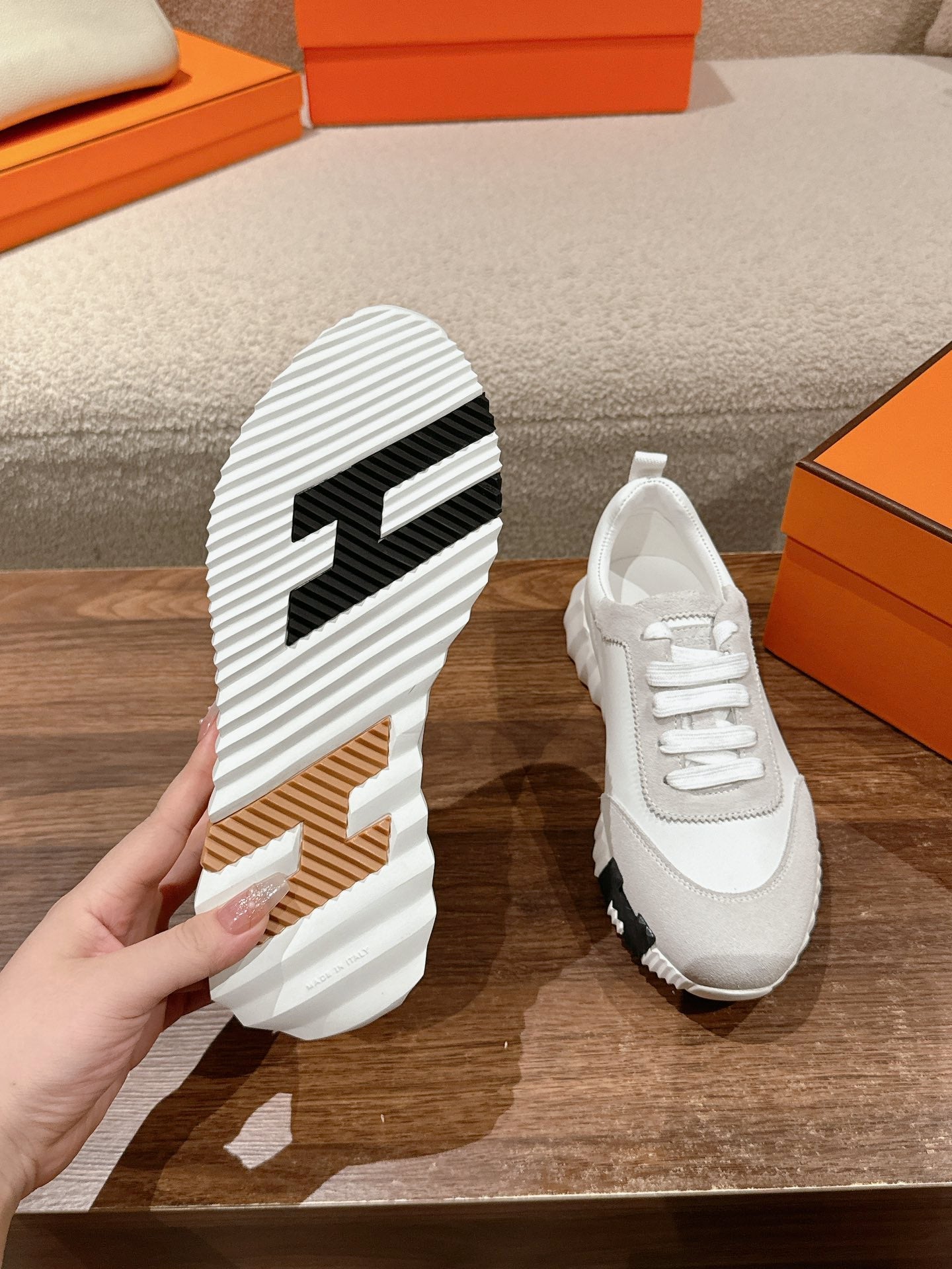 MAINLAND SNEAKER IN PALE GRAY SUEDE AND WHITE CALFSKIN 959308、mysite、Cacoeks