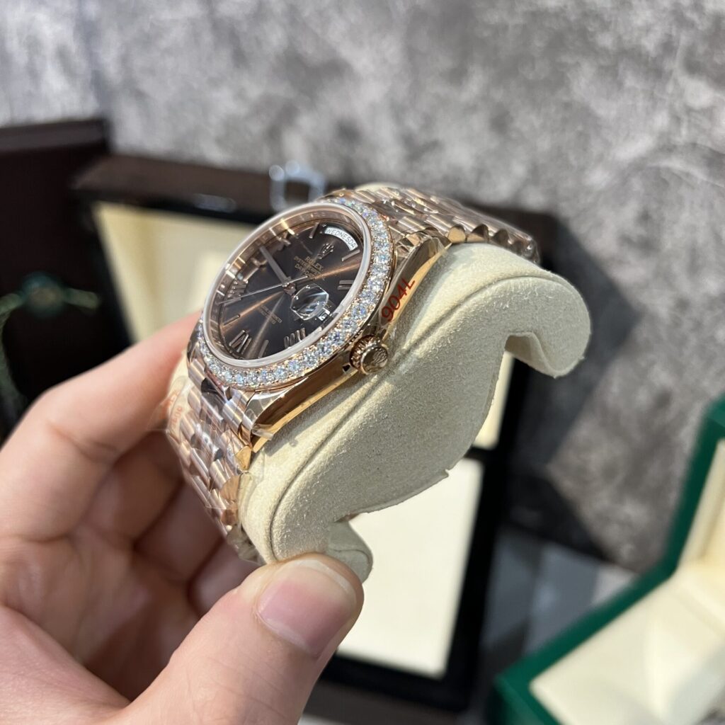 Đồng Hồ Rolex Day-Date 228235 Tinh Chỉnh Độ Moissanite 40mm (1)