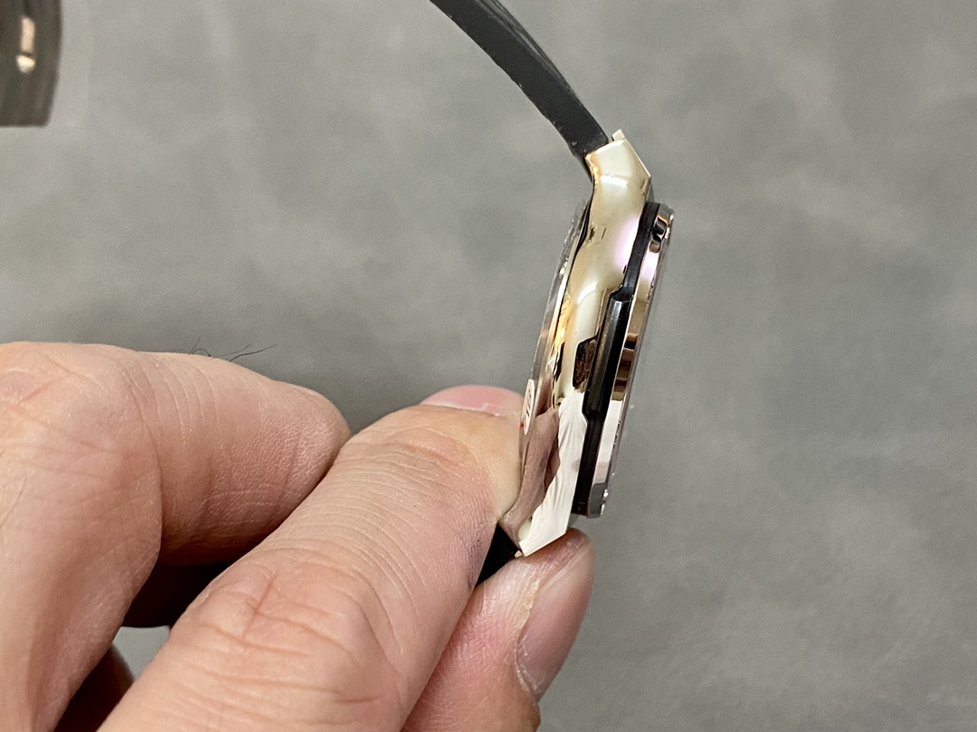 Hublot Classic Fusion 581.NX.1171.LR.1104 33mm Lady Watch-fasswatch