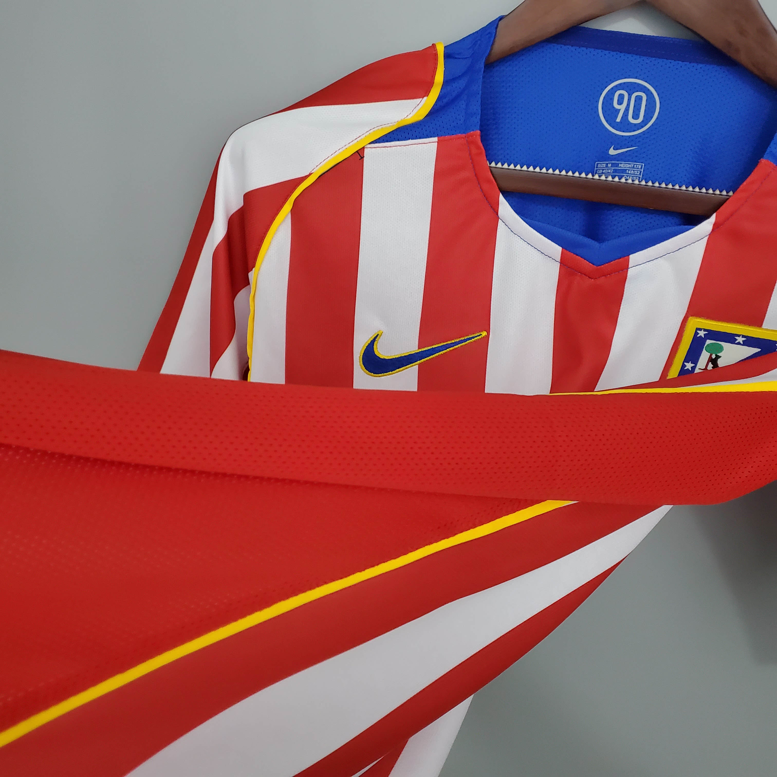 2004/2005 Retro Atletico Madrid Home Soccer Jersey 1:1 Thai Quality:football jersey mysite: unitedjerseyfootball 邓江浪:football
