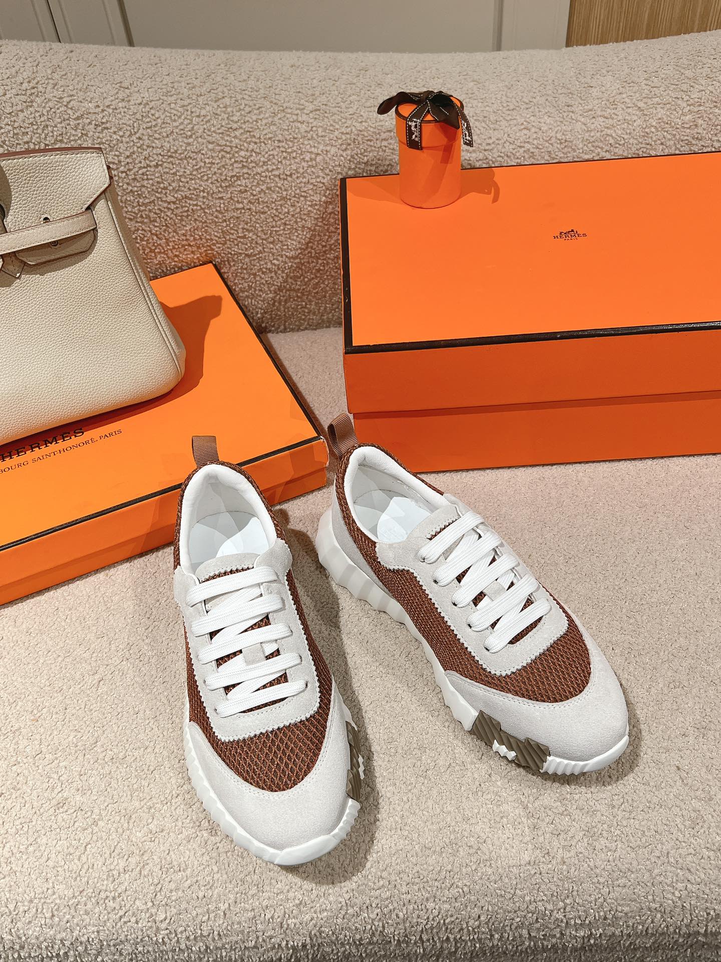 MAINLAND SNEAKER IN PALE GRAY SUEDE AND CARAMEL BROWN BREATHABLE MESH FABRIC、mysite、Cacoeks