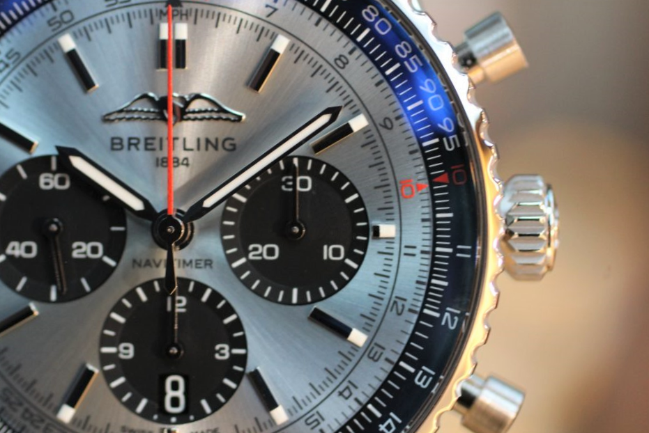 ブライトリング】涼しげなアイスブルーのナビタイマーです♪|【TANAKA】ショップブログ