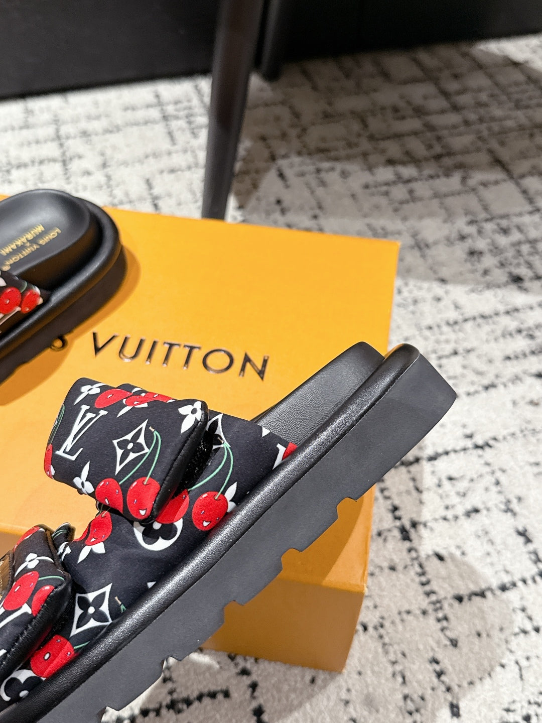 LV TWO-STRAP SLIDES 25S IN BLACK FABRIC AND CALFSKIN、mysite、Cacoeks