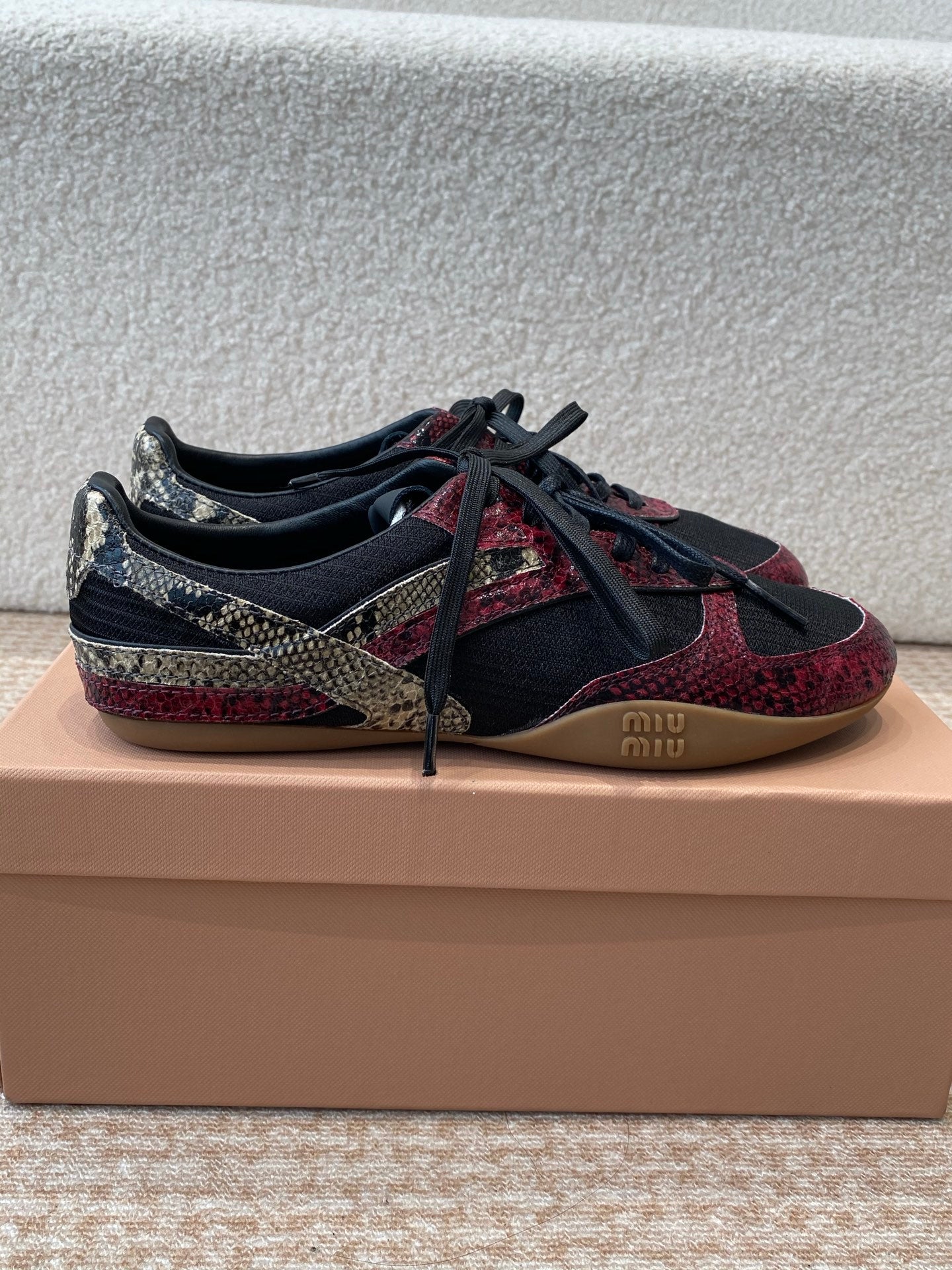 GYMNASIUM SNEAKER IN BLACK FABRIC AND BLACK RED SNAKE EFFECT CALFSKIN、mysite、Cacoeks