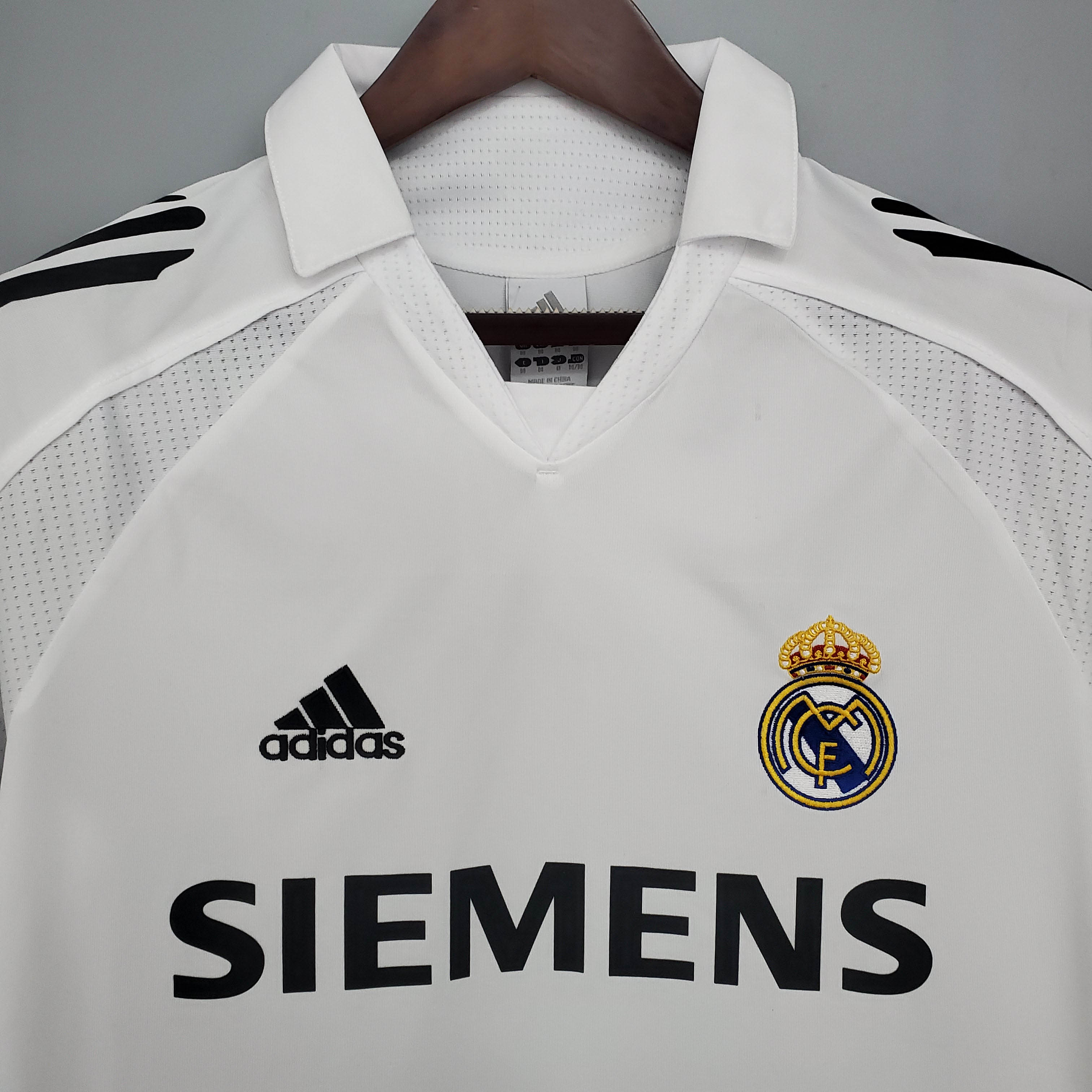 2005/2006 Retro Real Madrid Home:football jersey mysite: unitedjerseyfootball 邓江浪:football
