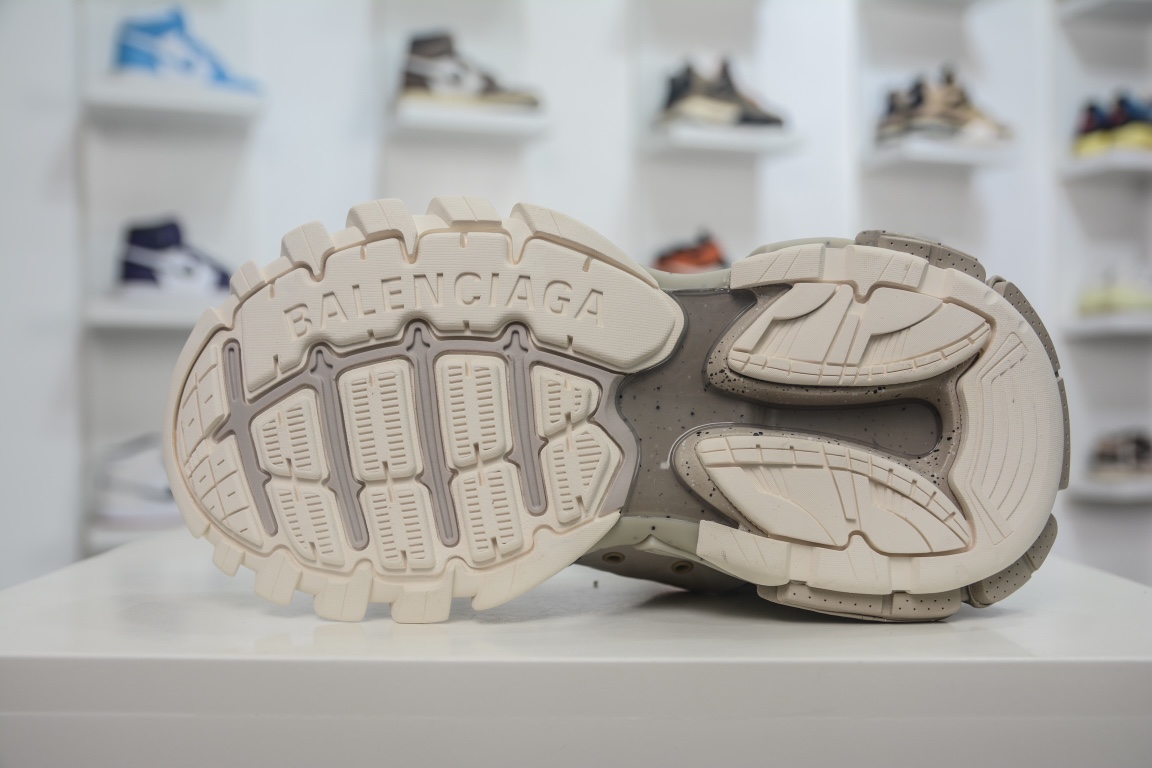 Balenciaga Track Recycled Sole Trainer in Beige、mysite、Cacoeks