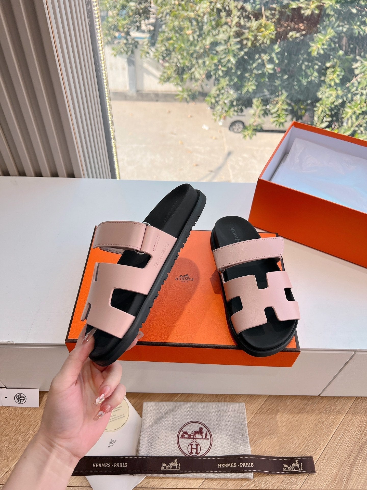 CHYPRE SANDAL IN LIGHT PINK CALFSKIN、mysite、Cacoeks