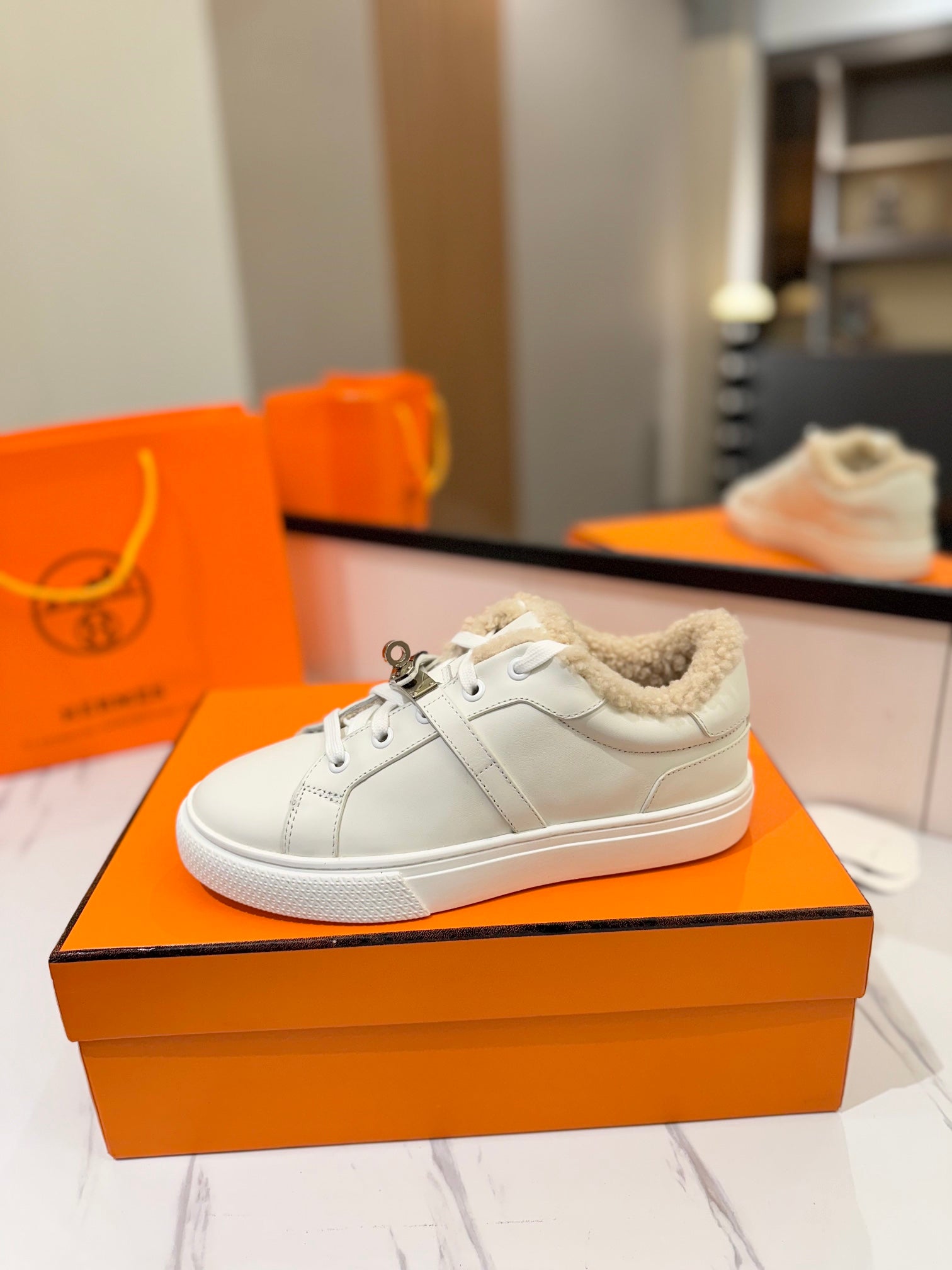 DAY SNEAKER IN WHITE CALFSKIN AND FLEECE LINING、mysite、Cacoeks