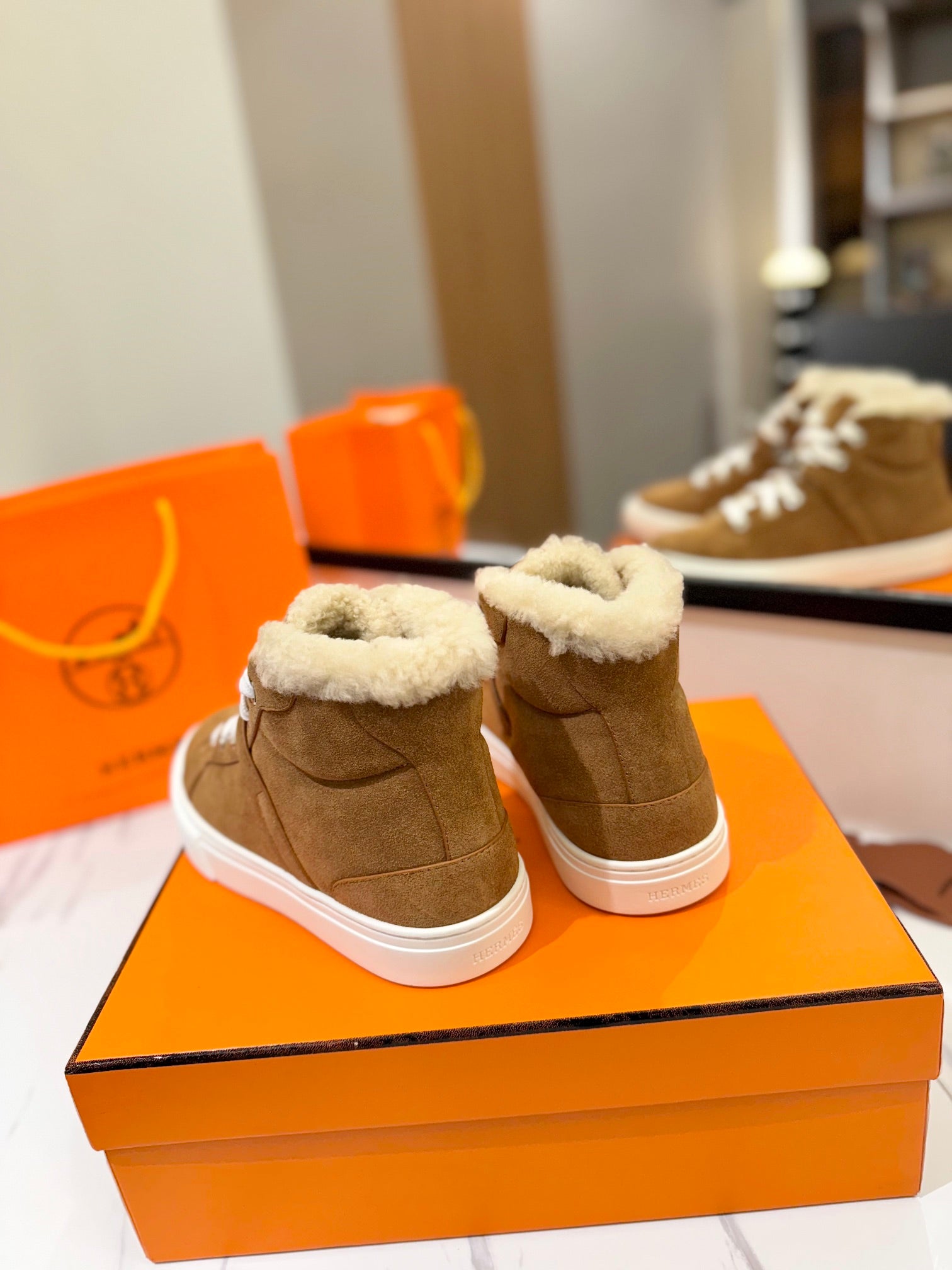 CHEALSEA BOOTS IN BRONZE BROWN SUEDE AND FLEECE LINING、mysite、Cacoeks