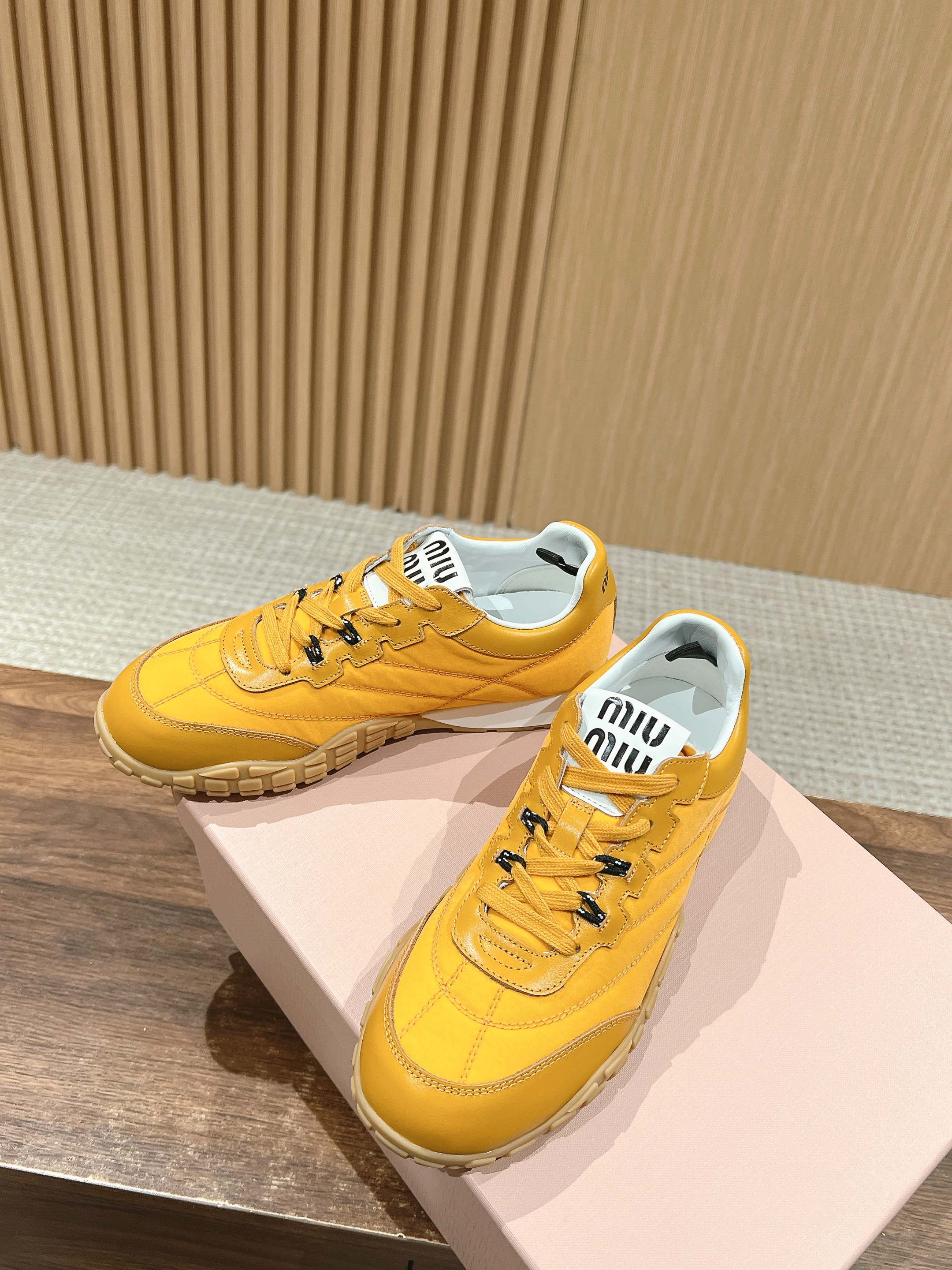 RUNNING SNEAKERS IN YELLOW LAMBSKIN AND FABRIC ANTI-SLIP RUBBER SOLE、mysite、Cacoeks