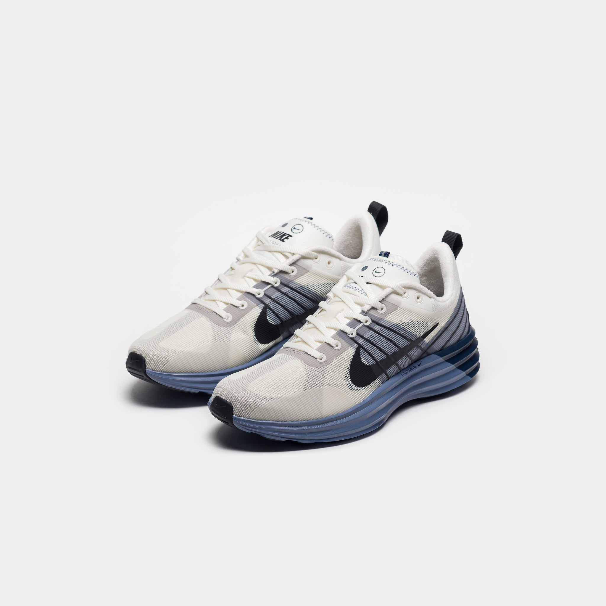 Lunar Roam Sneaker in Sail/Black/Diffused Blue/College Navy