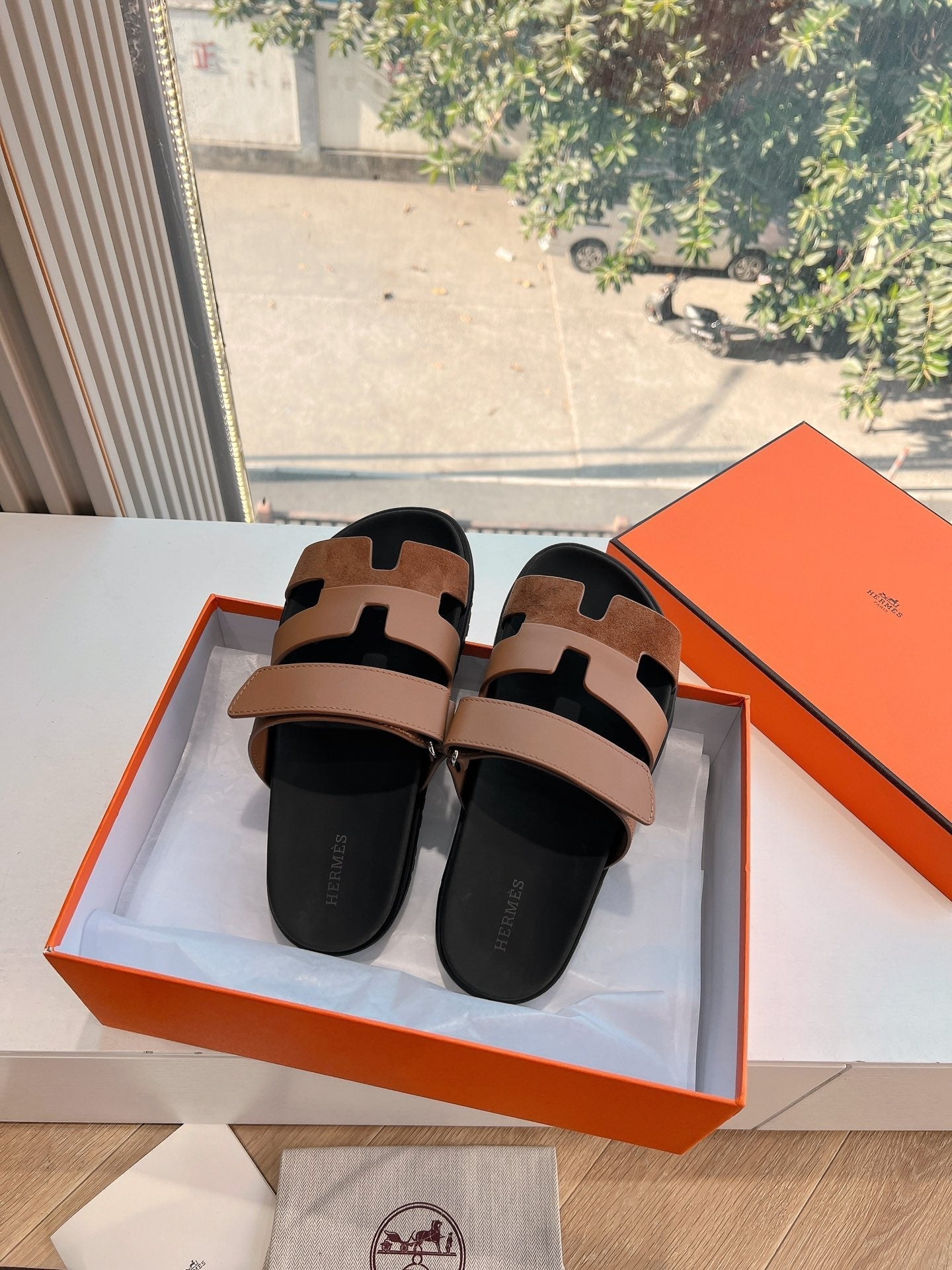 CHYPRE SANDAL IN BRONZE BROWN SUEDE AND CALFSKIN、mysite、Cacoeks