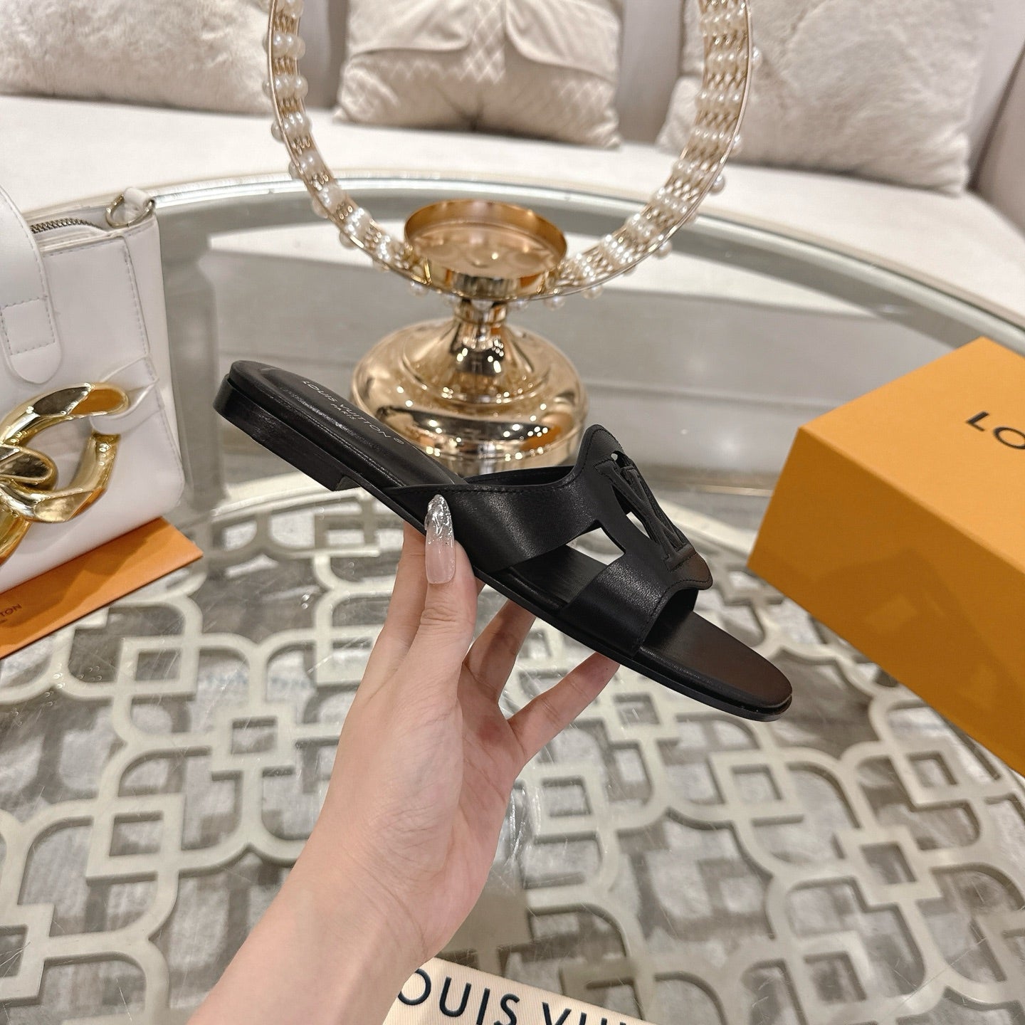 ISOLA FLAT SLIDE IN BLACK CALFSKIN、mysite、Cacoeks