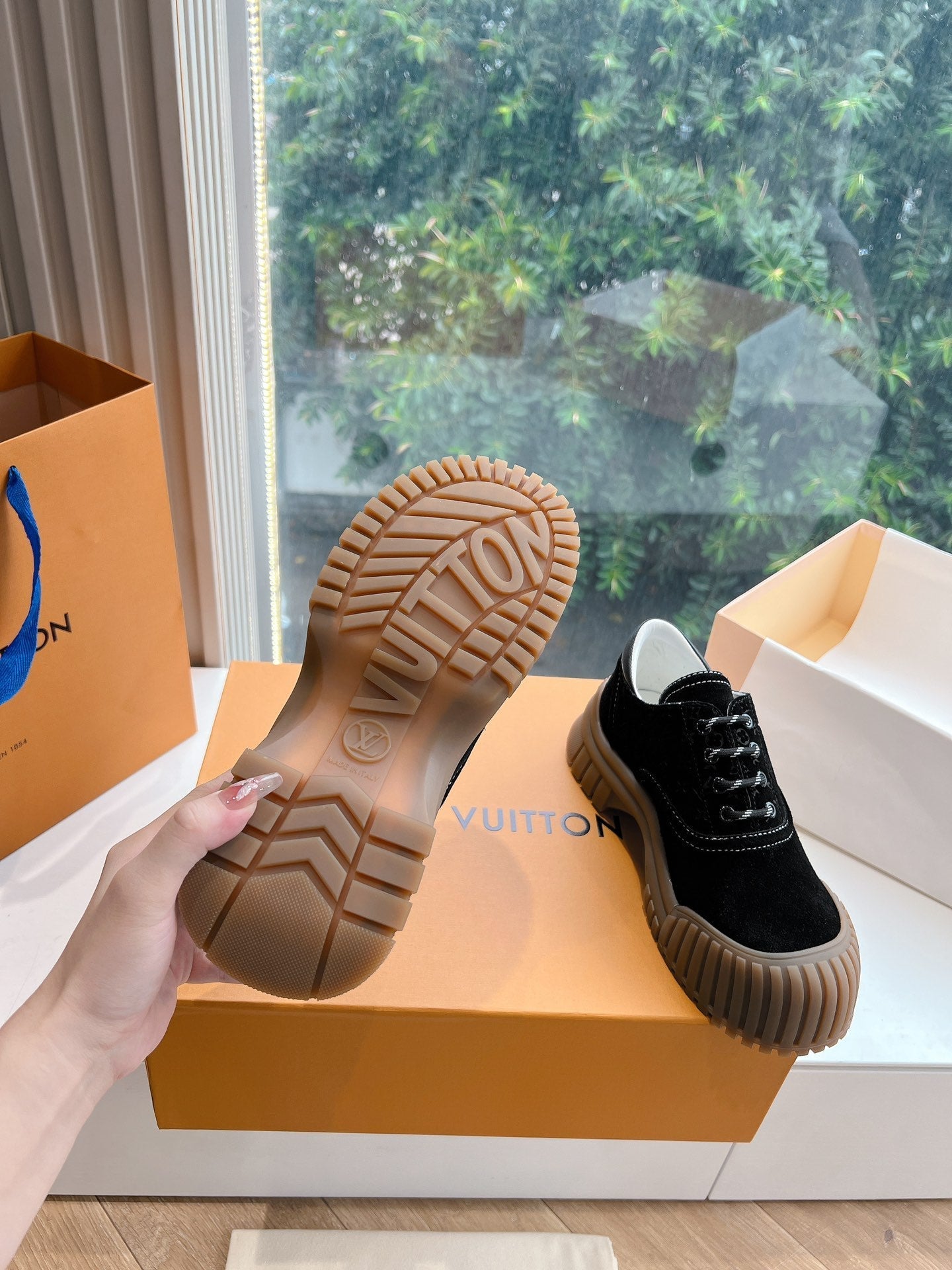 LV ARCHLIGHT SKATE SNEAKER IN BLACK EMBOSSED SUEDE、mysite、Cacoeks