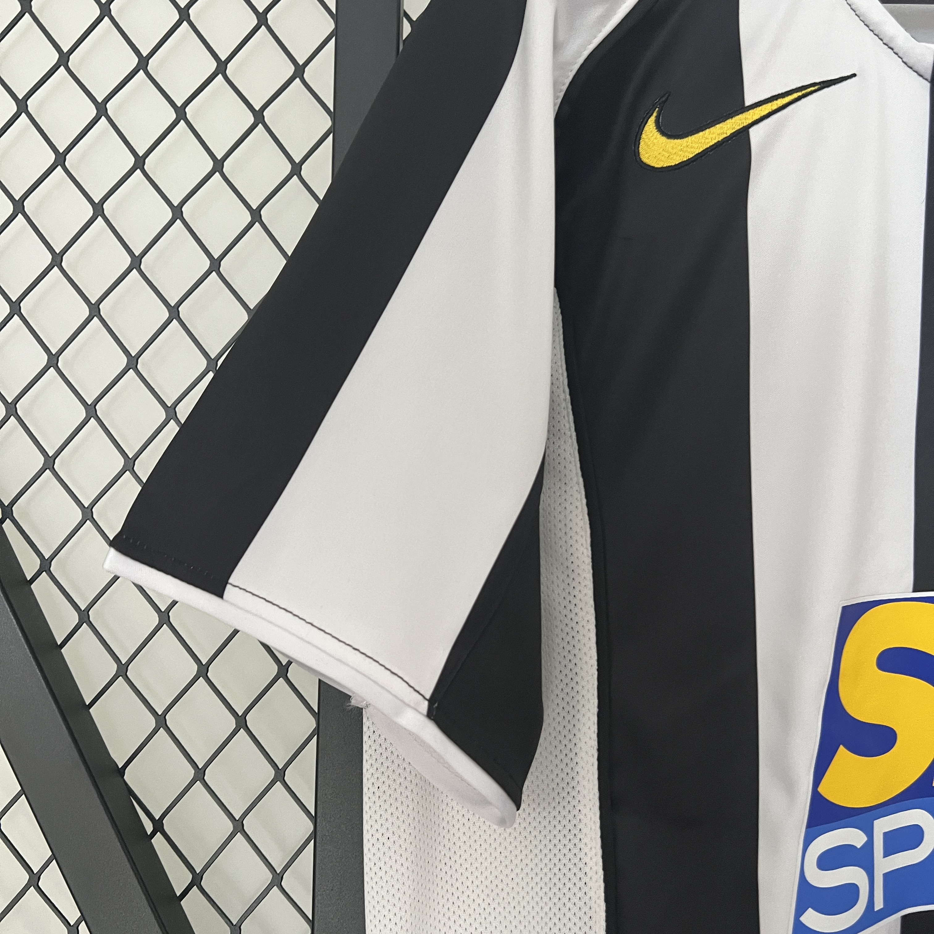 ManixJersey.com | Retro Juventus 2004-05 Home Stadium Jersey -Customize Name, Number and Patch | Worldwide Shipping