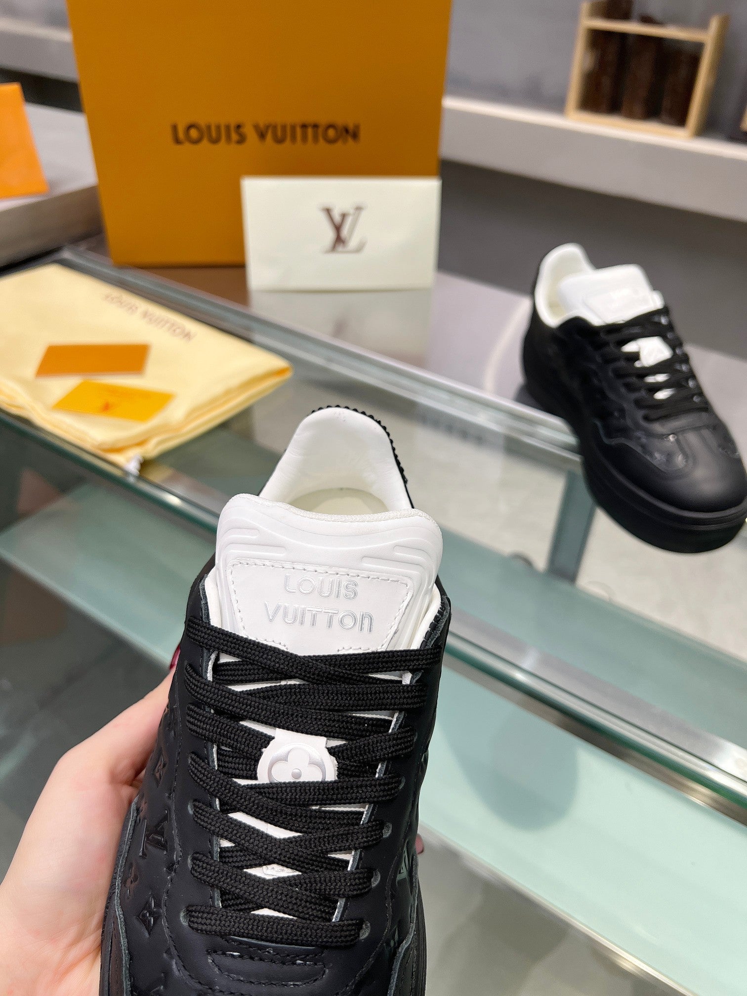 LV WOMEN GROOVY PLATFORM IN BLACK EMBOSSED CALFSKIN、mysite、Cacoeks