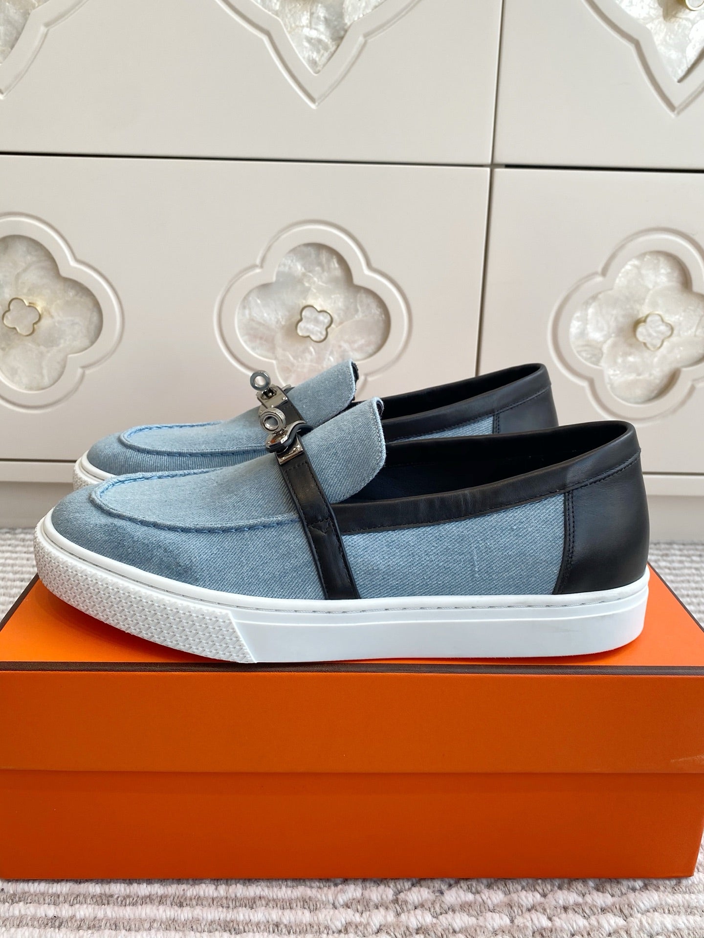 HM 25S SLIP-ON IN SKY BLUE CANVAS AND BLACK LAMBSKIN WITH SILVER HARDWARE、mysite、Cacoeks