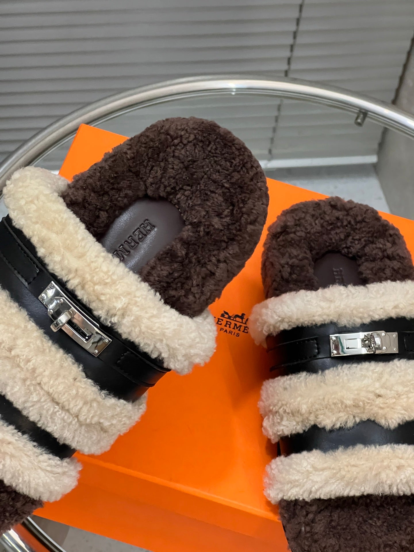 HM 25S SANDAL IN BEIGE WOOL AND BLACK LAMBSKIN WITH SILVER HARDWARE、mysite、Cacoeks