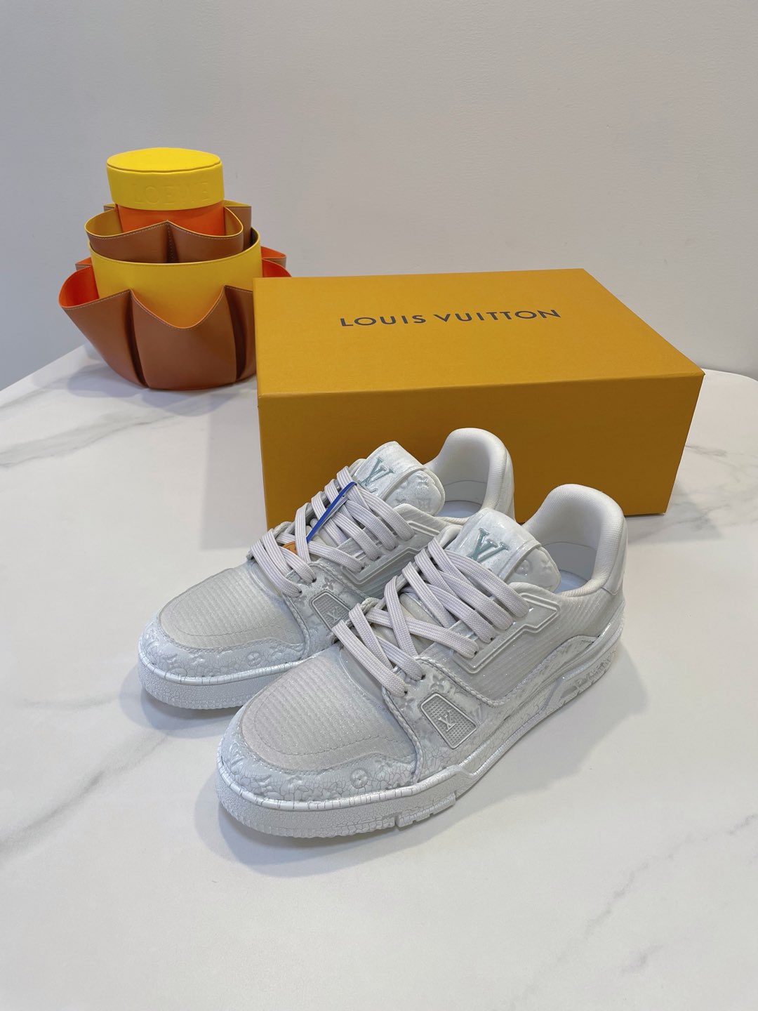 LV TRAINER MAXI SNEAKER IN WHITE EMBOSSED CALFSKIN、mysite、Cacoeks