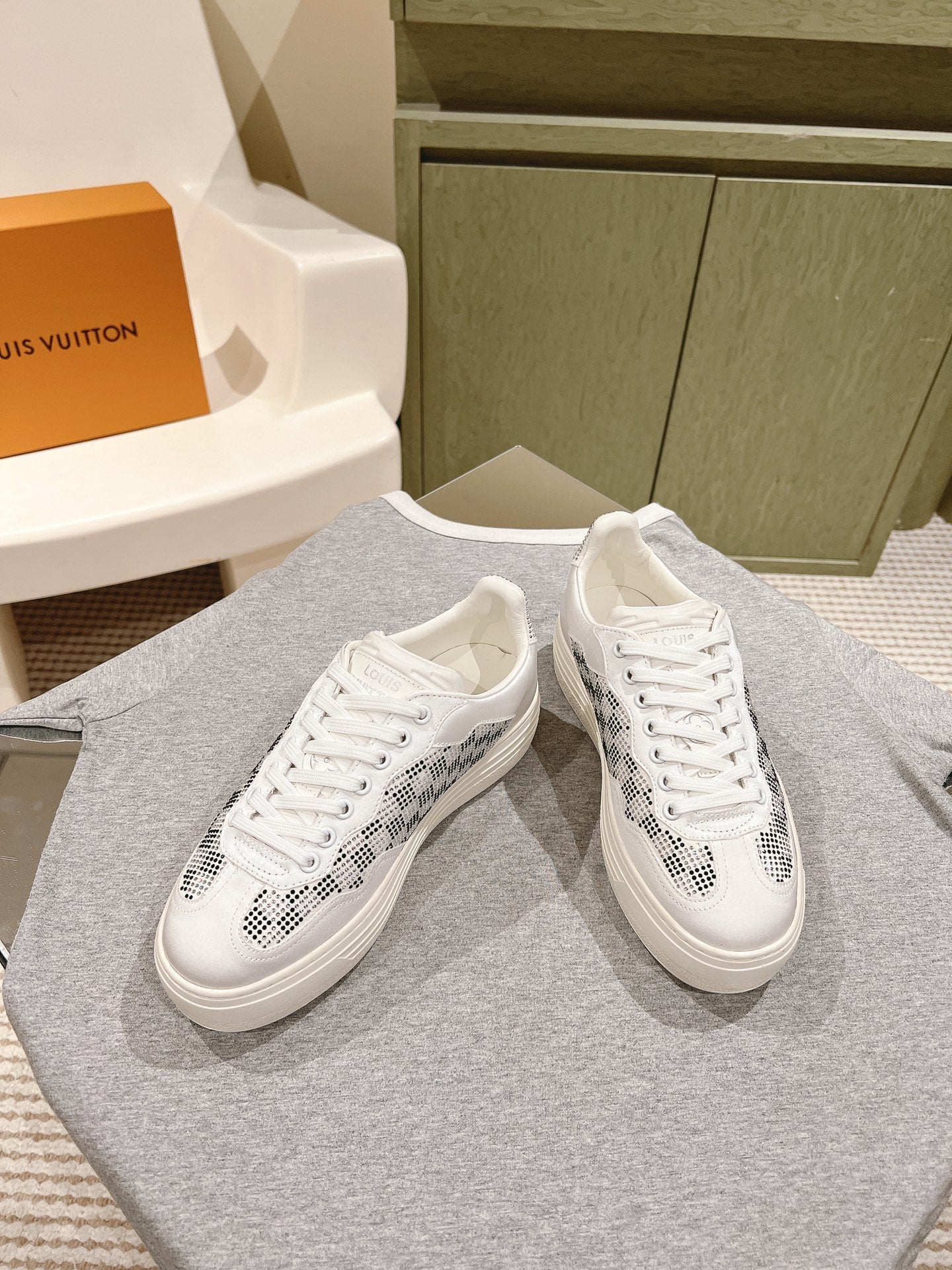 LV GROOVY SNEAKER IN WHITE MIX BLACK DAMIER STRASS AND CALFSKIN、mysite、Cacoeks