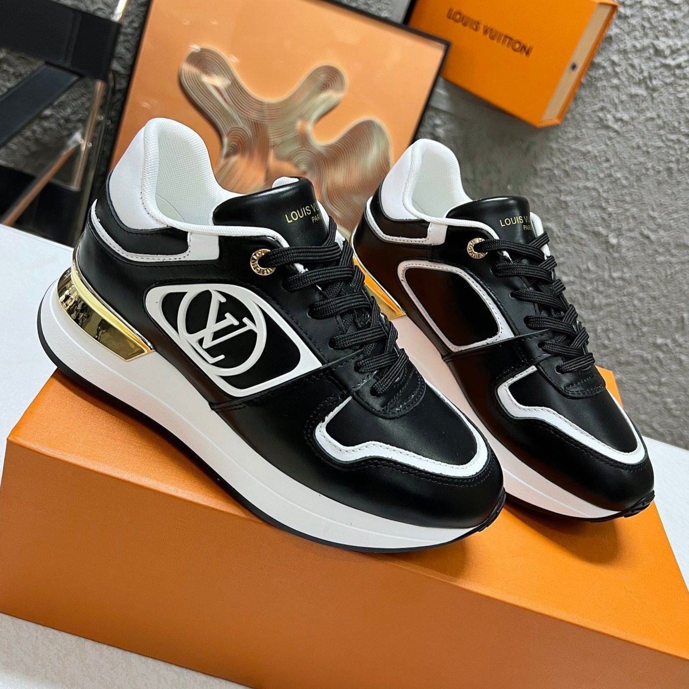 LV WOMEN SNEAKER IN BLACK CALFSKIN、mysite、Cacoeks