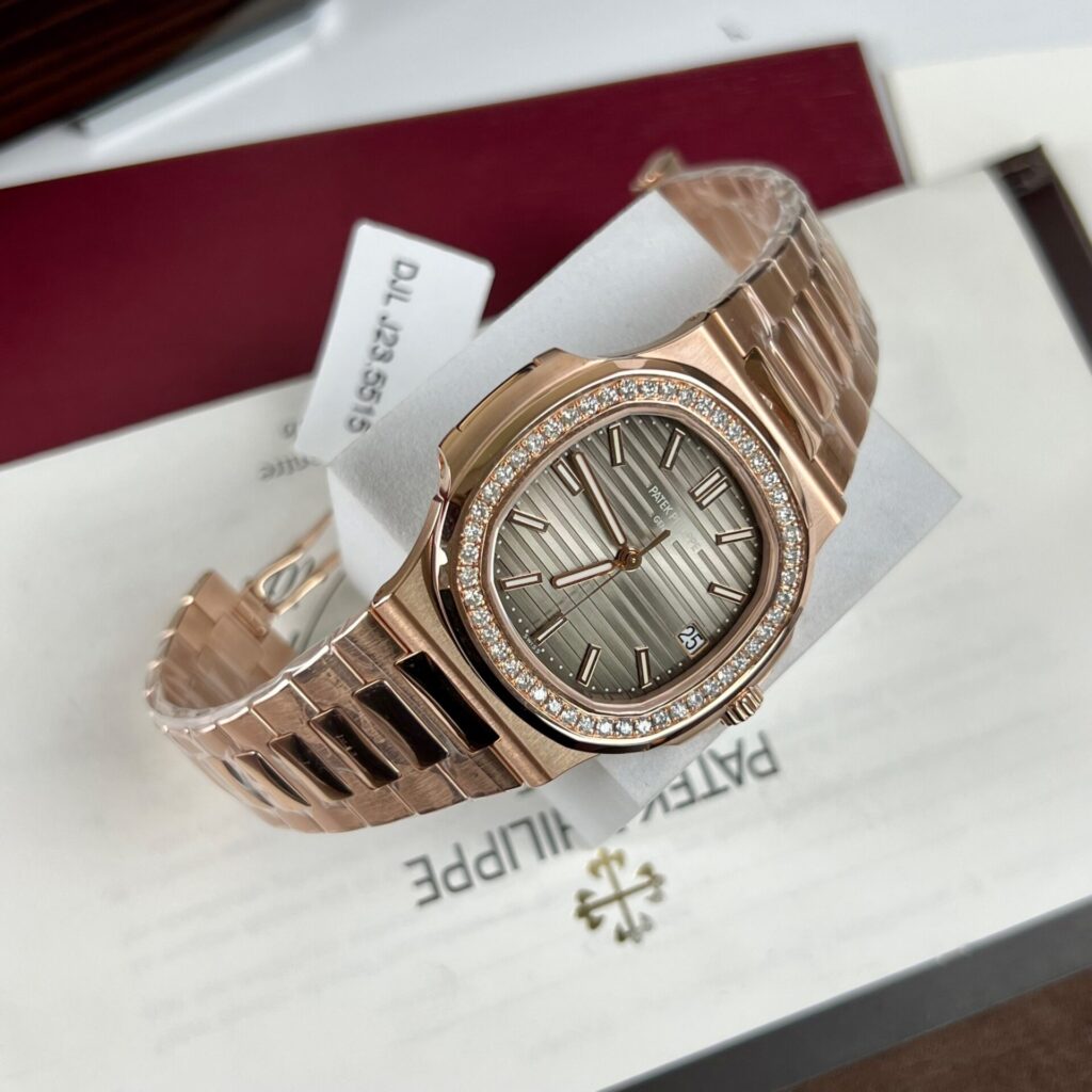 Đồng Hồ Patek Philippe Nautilus 5711 Replica 11 Bọc Vàng Độ Kim Cương Tự Nhiên 40mm (10)