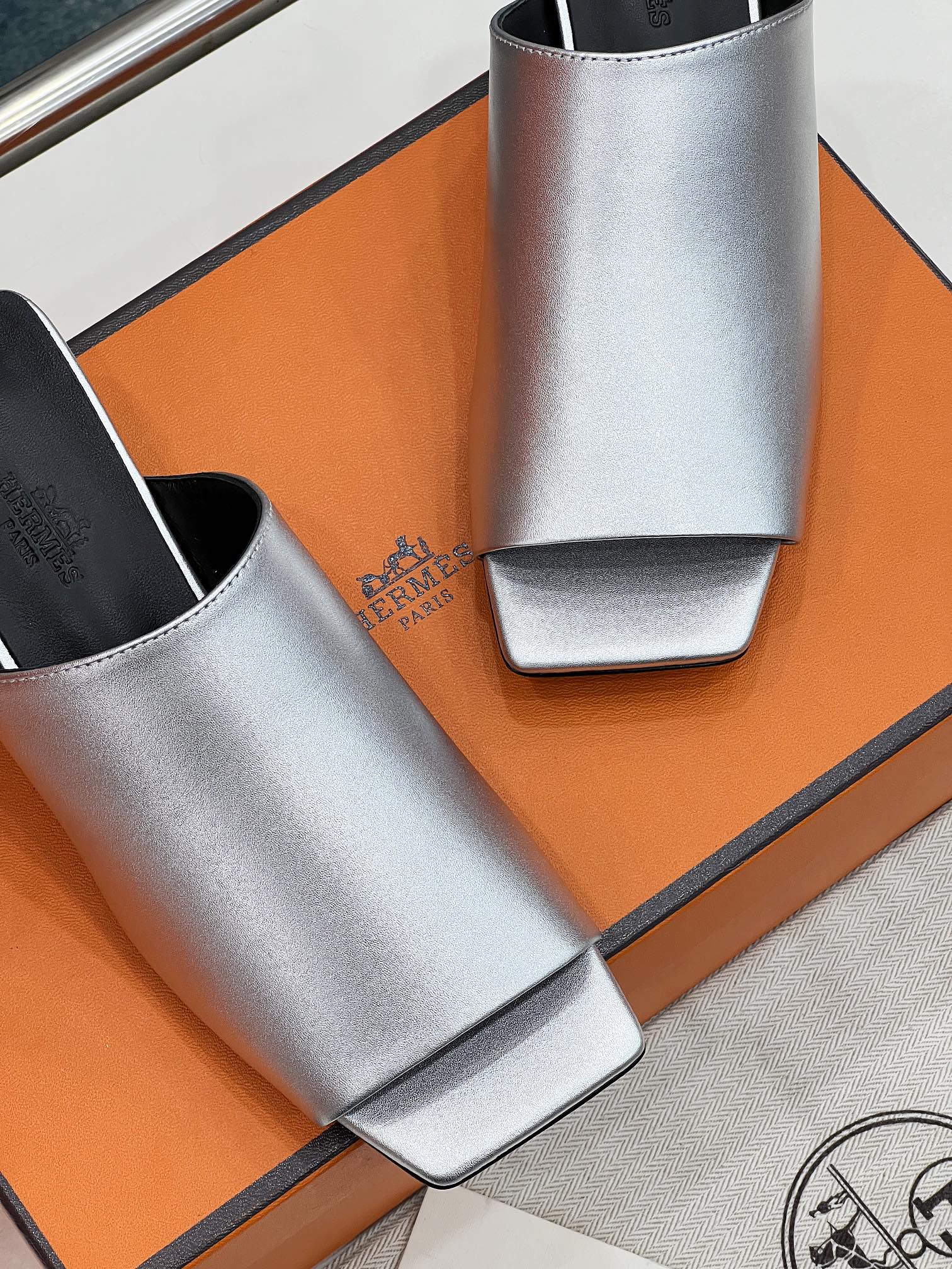 IDOLE SANDAL IN SILVER CALFSKIN、mysite、Cacoeks