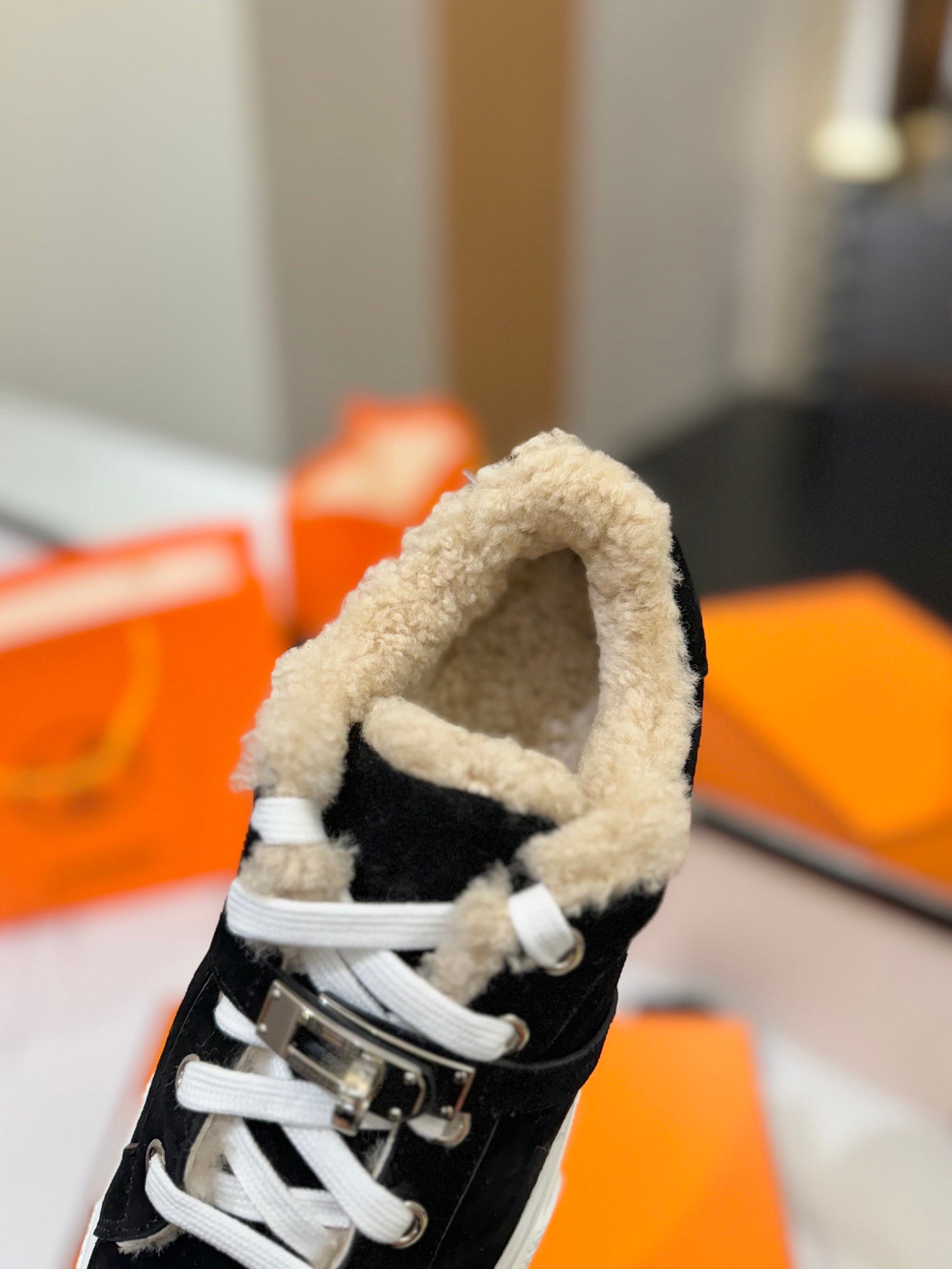 DAY SNEAKER IN BLACK SUEDE AND FLEECE LINING、mysite、Cacoeks