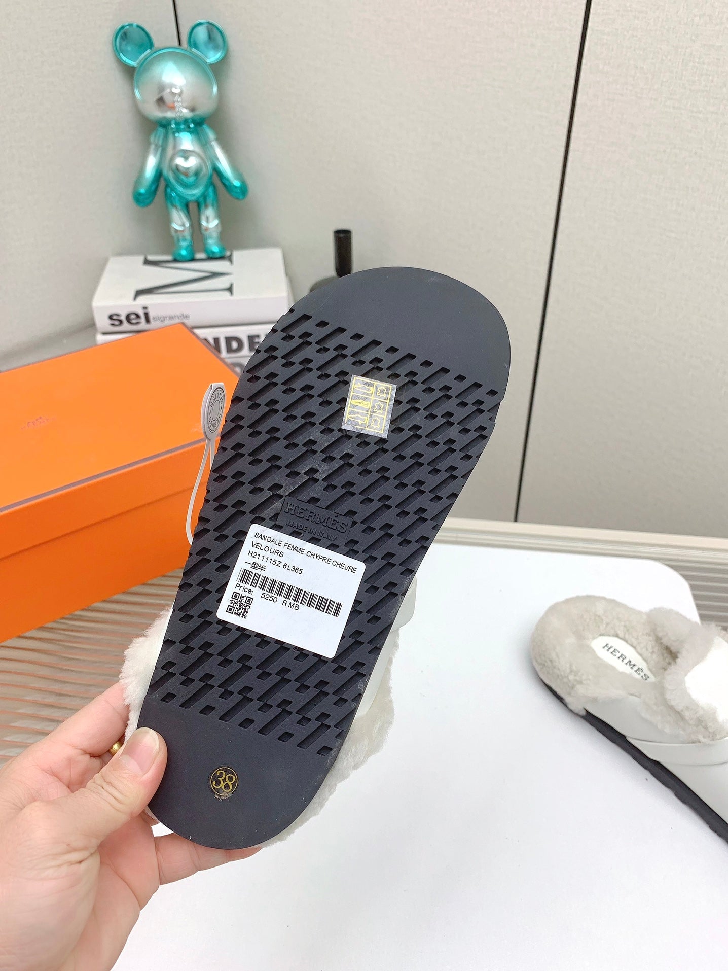 SLIP-ON MULE IN WHITE CALFSKIN AND SHEARLING LINING、mysite、Cacoeks