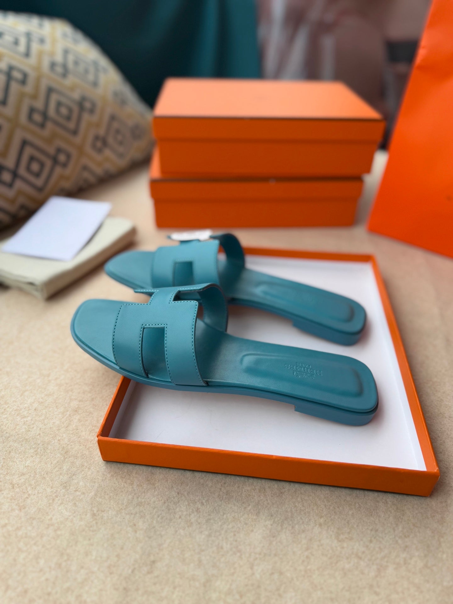 0RAN SANDALS IN SAPPHIRE BLUE CALFSKIN、mysite、Cacoeks