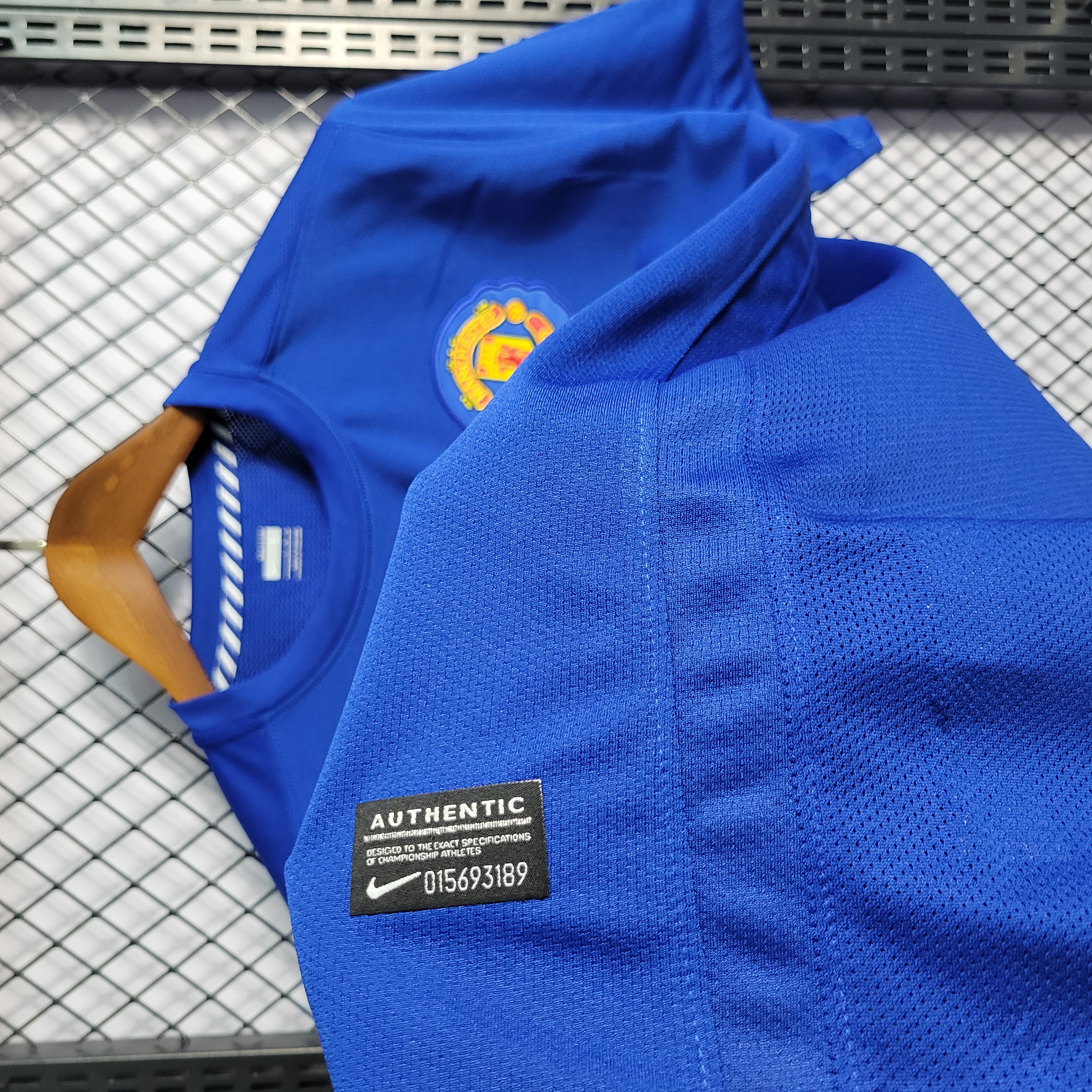 Higojerseys-Retro Manchester United 08-09 Third Jersey