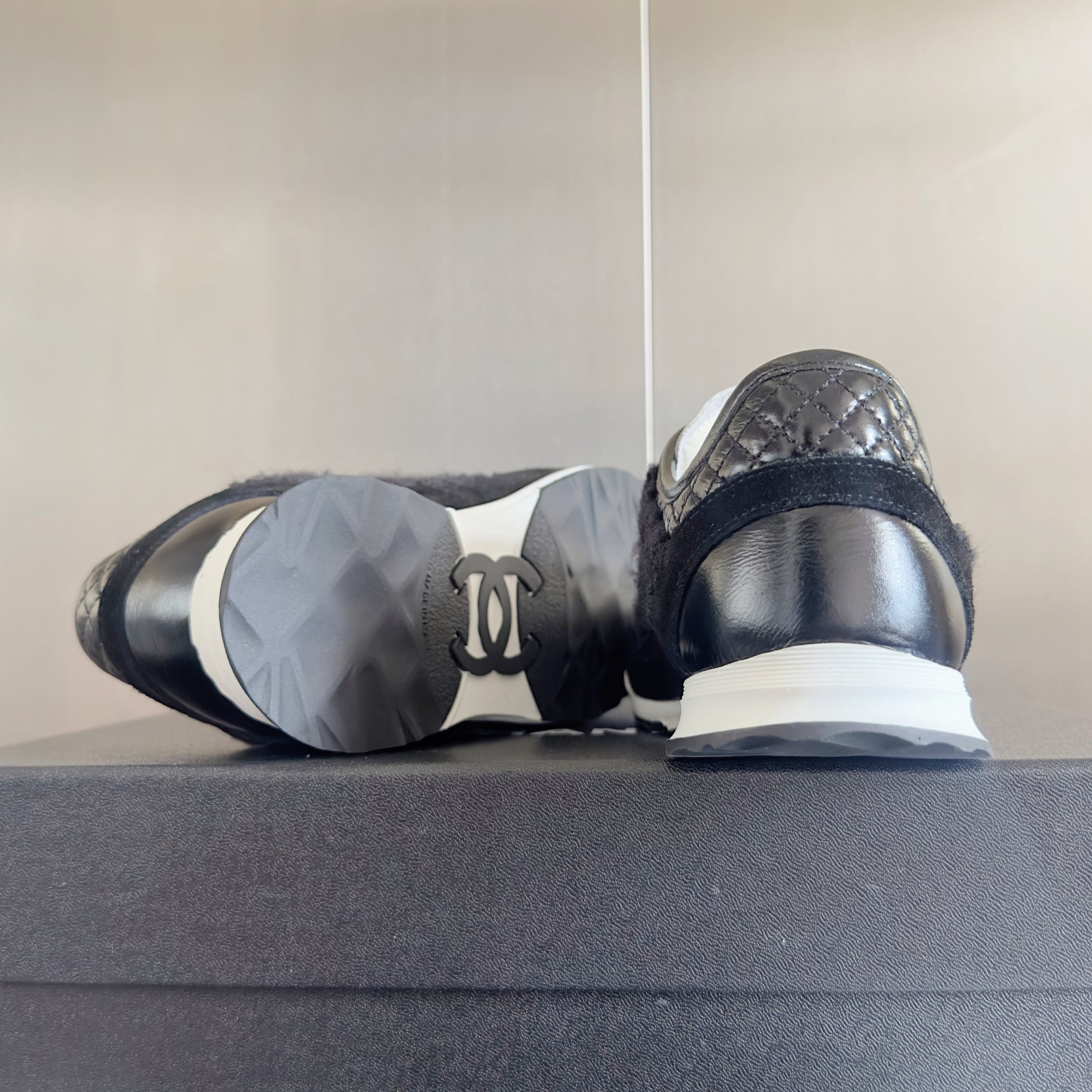 CHANEL 25S SNEAKERS 20MM IN BLACK CALFSKIN AND SUEDE、mysite、Cacoeks